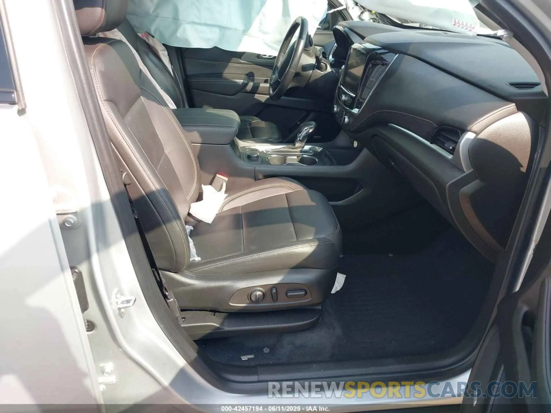 5 fotografías del automóvil dañado 1GNEVJKW2MJ239524 CHEVROLET TRAVERSE 2021