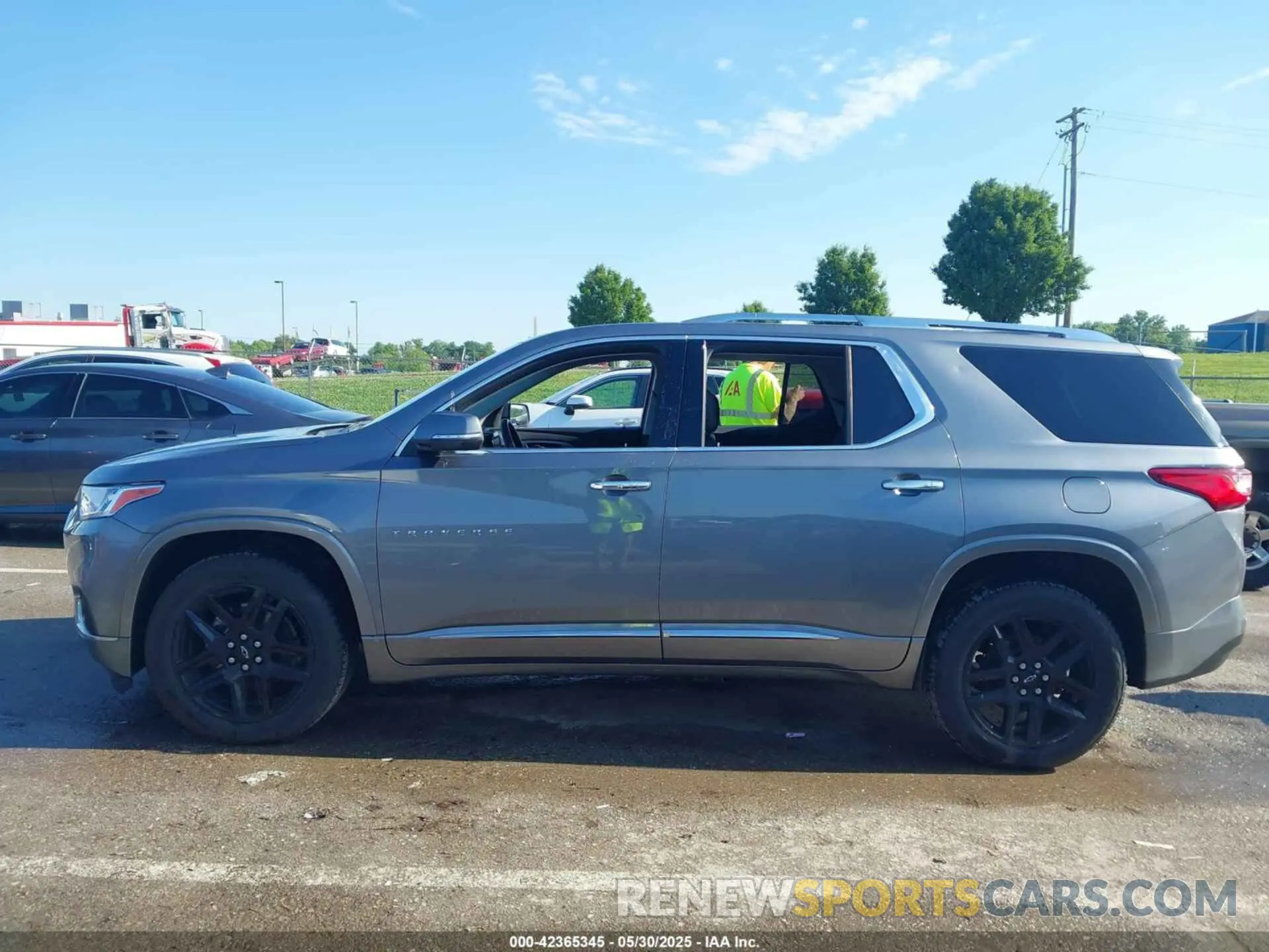 14 fotografías del automóvil dañado 1GNEVKKW1MJ199524 CHEVROLET TRAVERSE 2021