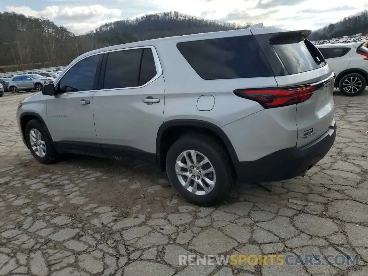 2 fotografías del automóvil dañado 1GNERFKW2NJ113070 CHEVROLET TRAVERSE 2022