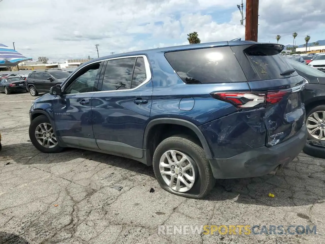2 fotografías del automóvil dañado 1GNERFKWXNJ123474 CHEVROLET TRAVERSE 2022