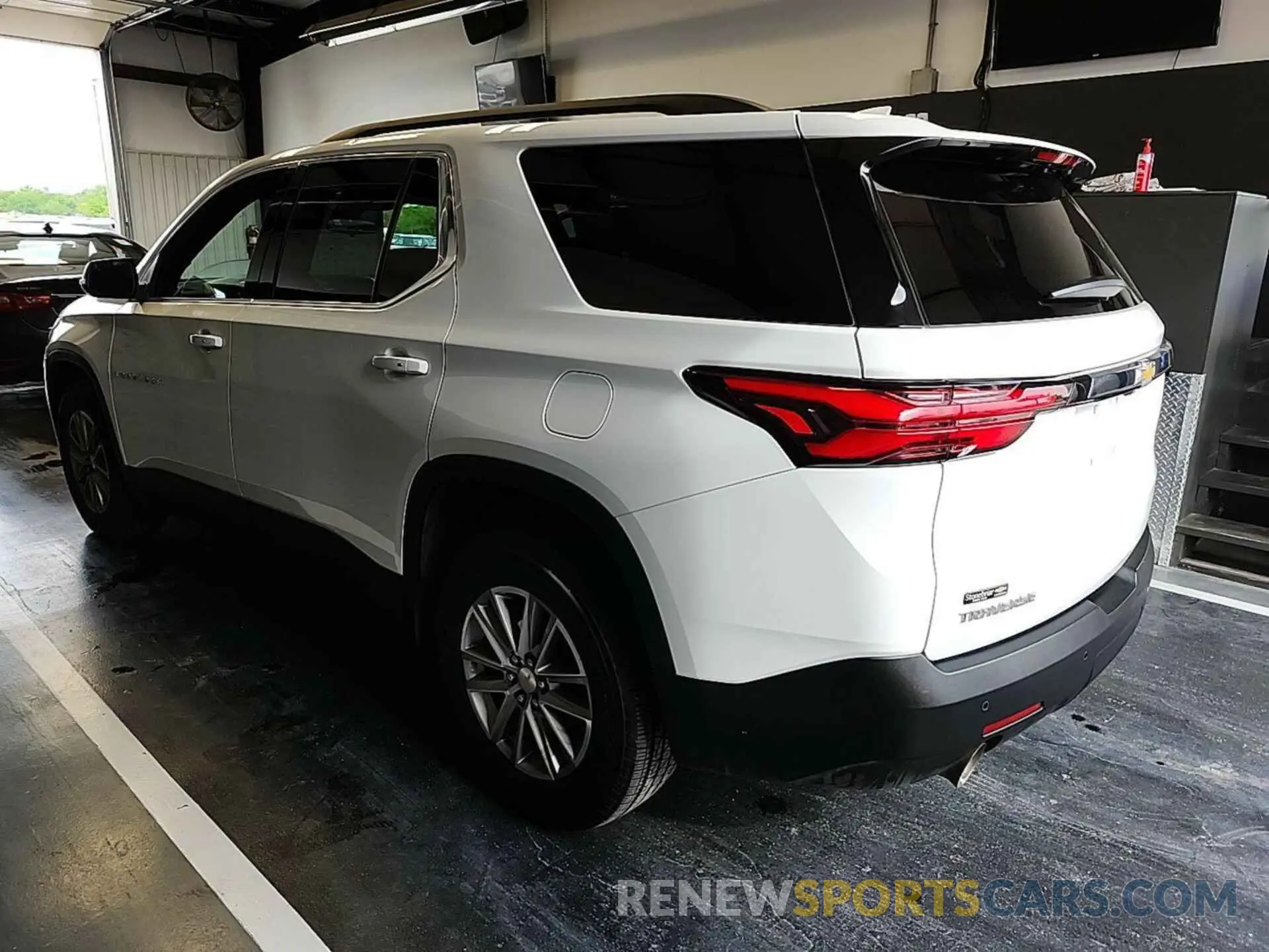 5 fotografías del automóvil dañado 1GNERGKW0NJ157798 CHEVROLET TRAVERSE 2022