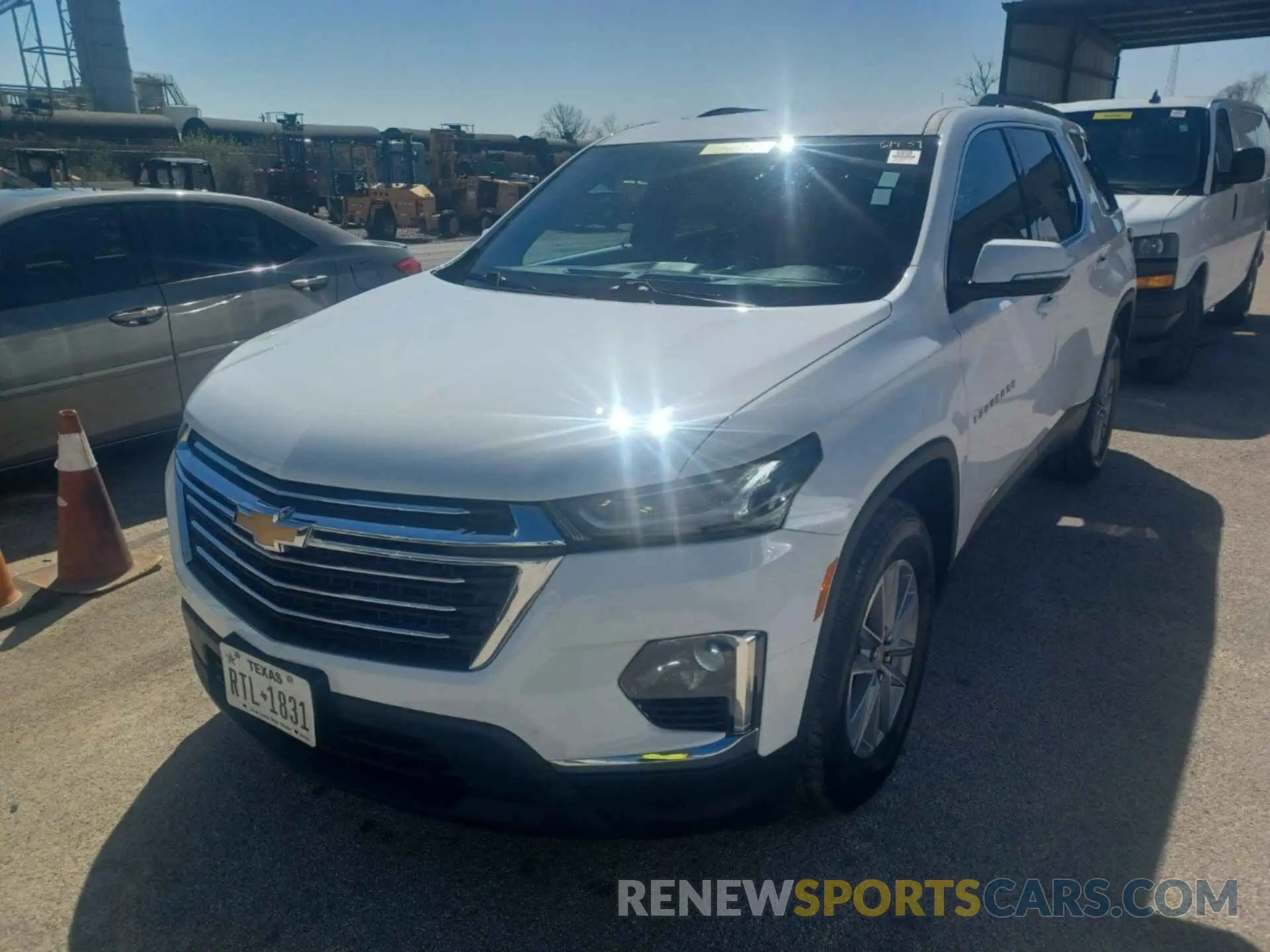 2 fotografías del automóvil dañado 1GNERGKWXNJ157677 CHEVROLET TRAVERSE 2022