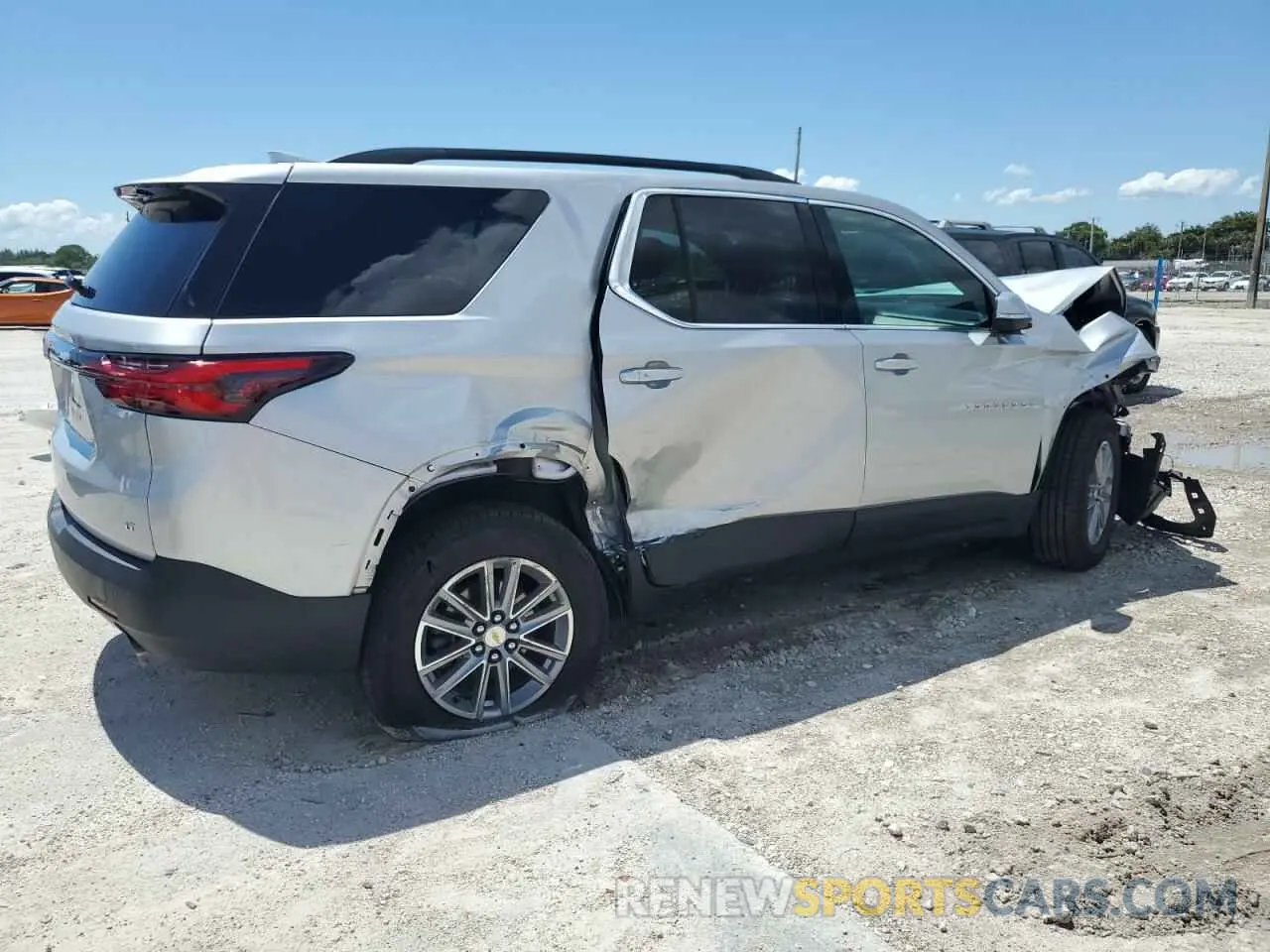 3 fotografías del automóvil dañado 1GNERHKW0NJ134186 CHEVROLET TRAVERSE 2022