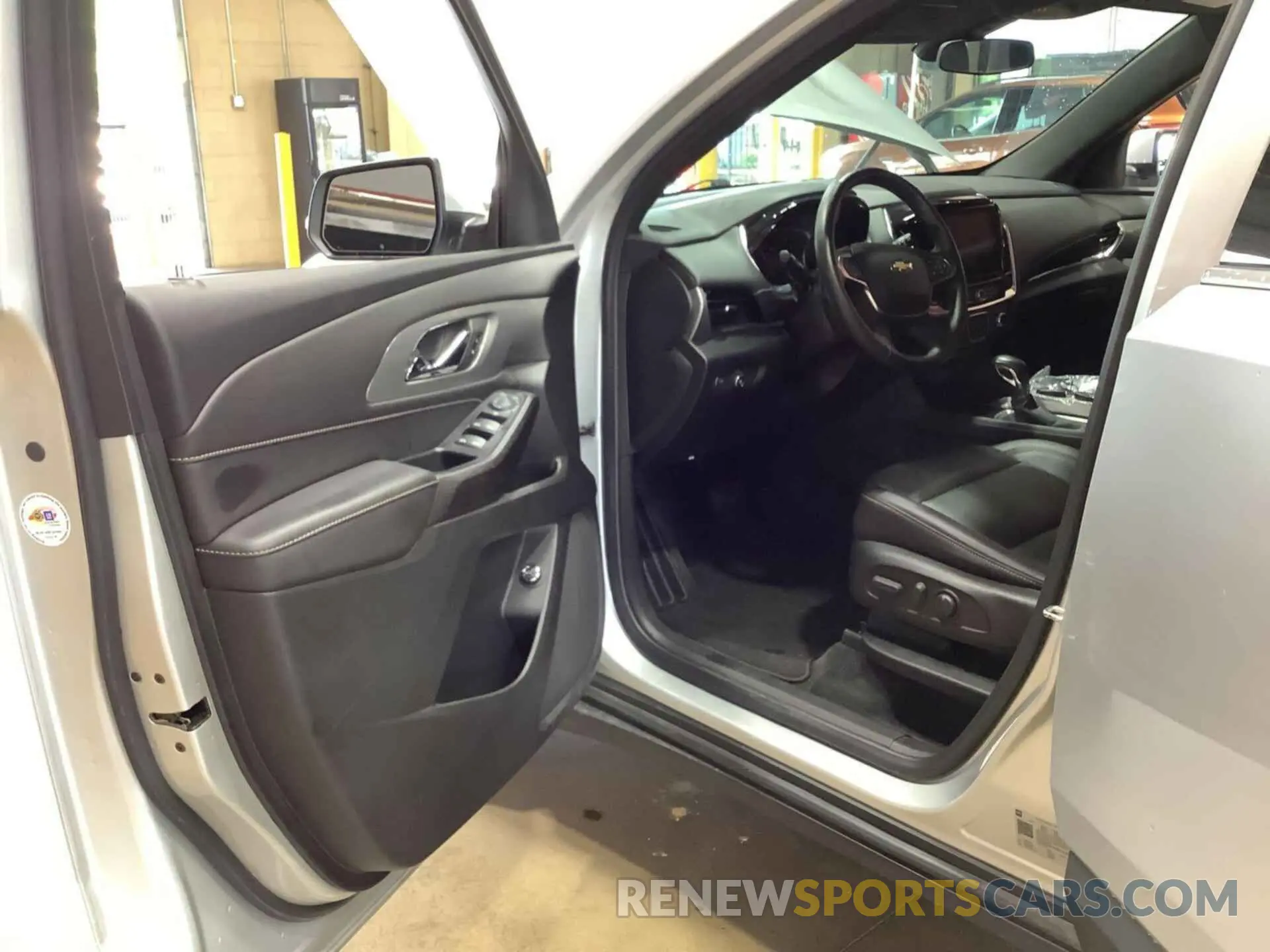 4 fotografías del automóvil dañado 1GNERHKW3NJ142590 CHEVROLET TRAVERSE 2022