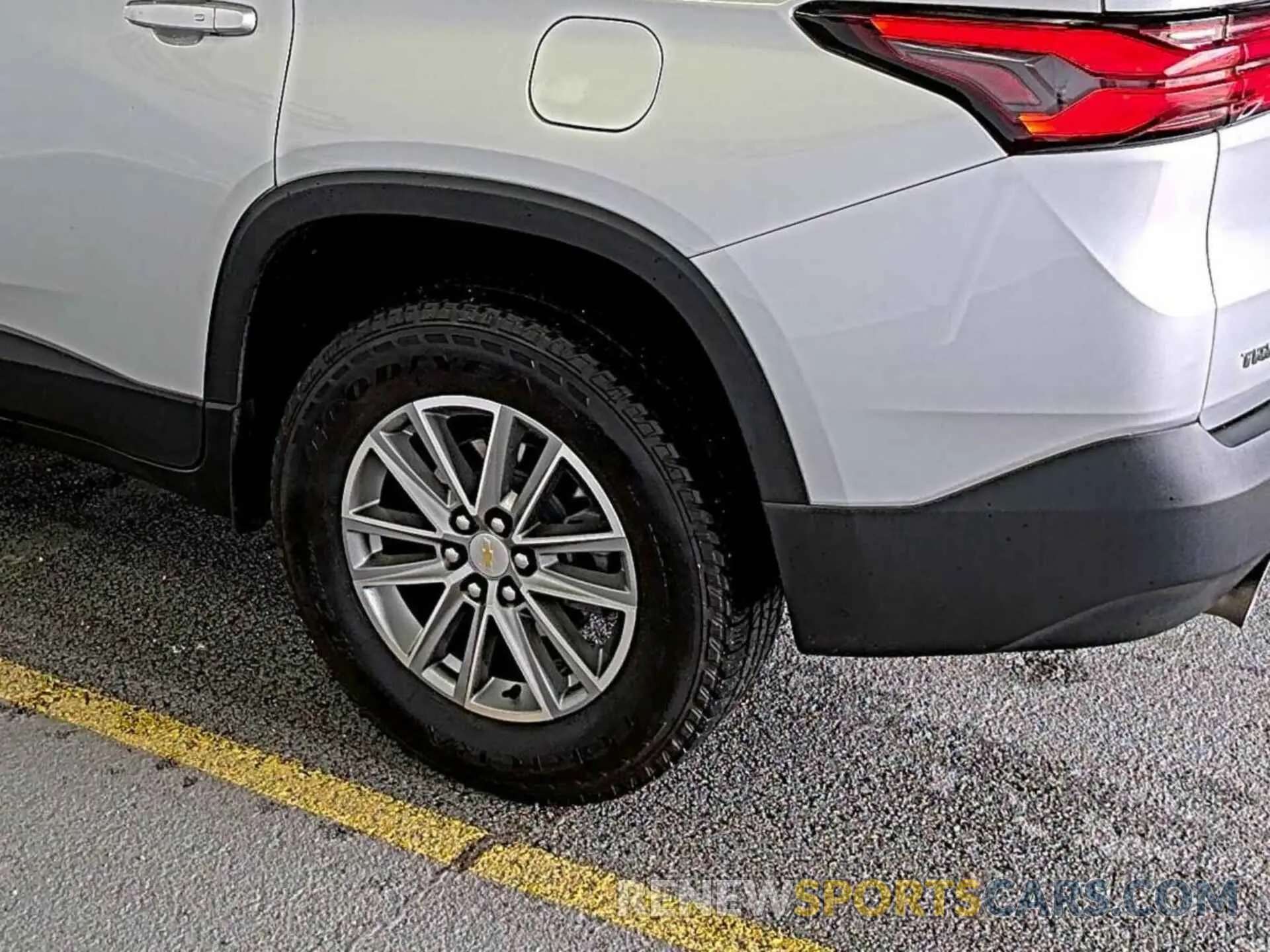 5 fotografías del automóvil dañado 1GNERHKW3NJ142590 CHEVROLET TRAVERSE 2022