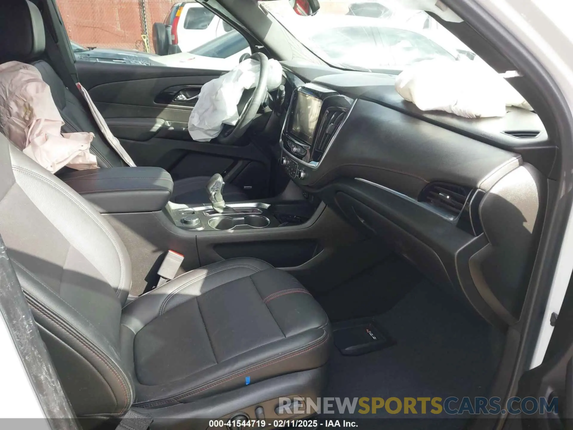 5 fotografías del automóvil dañado 1GNERJKW2NJ185731 CHEVROLET TRAVERSE 2022