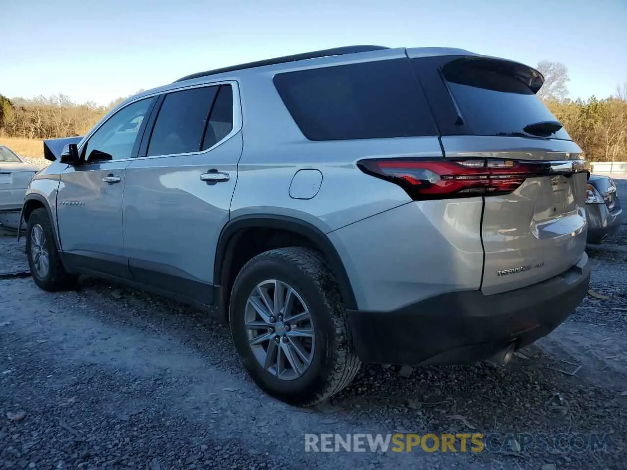 2 fotografías del automóvil dañado 1GNEVGKW3NJ110423 CHEVROLET TRAVERSE 2022
