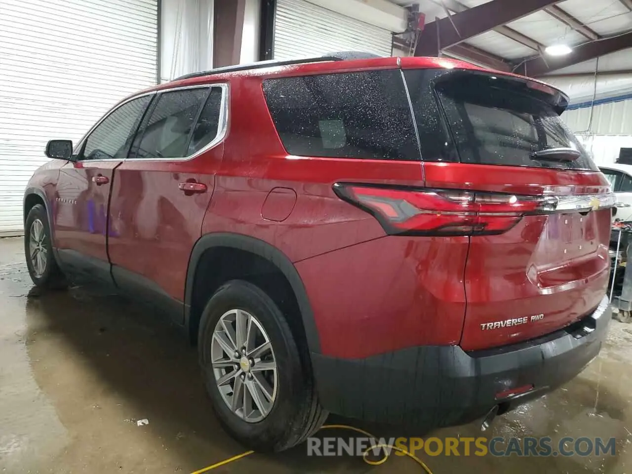 2 fotografías del automóvil dañado 1GNEVGKW7NJ121196 CHEVROLET TRAVERSE 2022