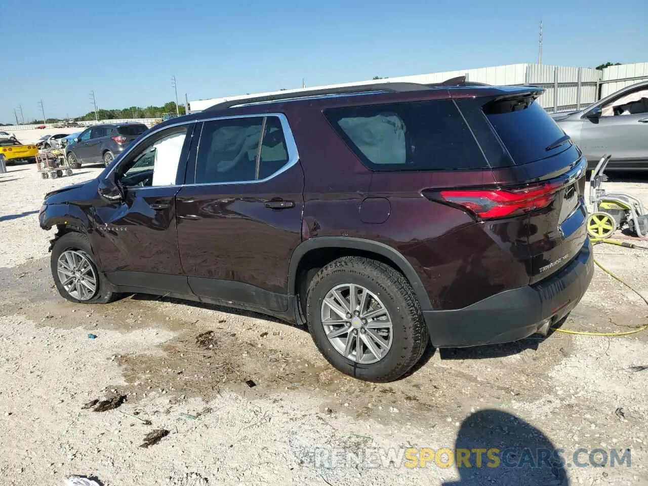 2 fotografías del automóvil dañado 1GNEVGKW7NJ143084 CHEVROLET TRAVERSE 2022