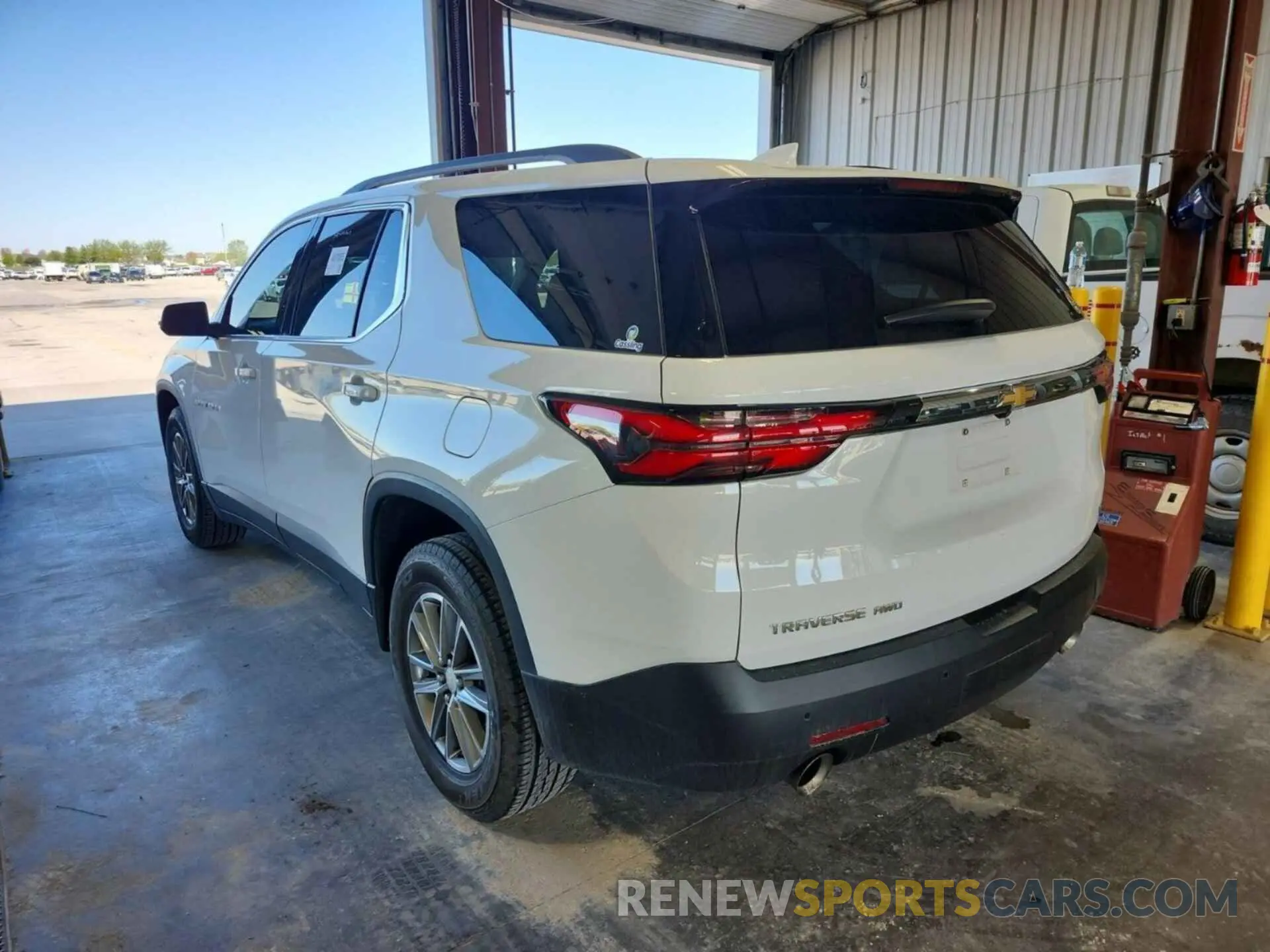 3 fotografías del automóvil dañado 1GNEVGKW8NJ187482 CHEVROLET TRAVERSE 2022