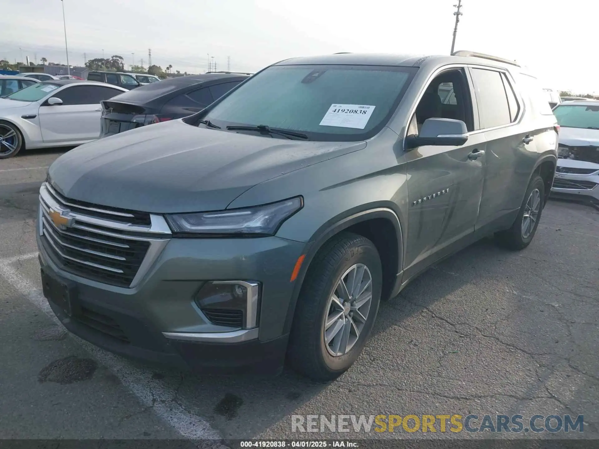 2 fotografías del automóvil dañado 1GNEVGKWXNJ125081 CHEVROLET TRAVERSE 2022