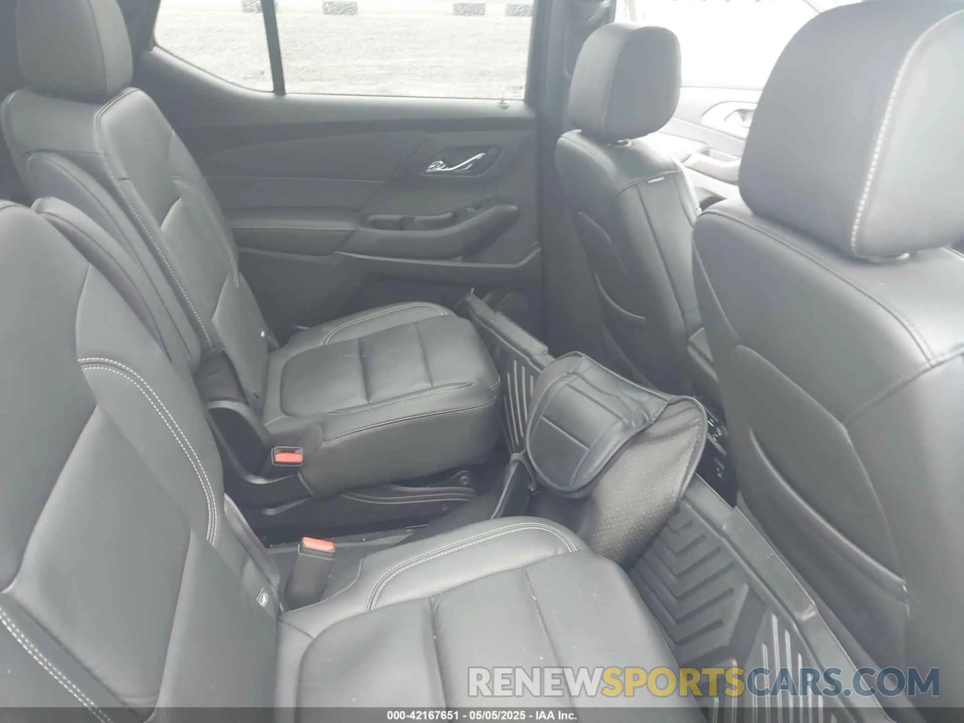 8 fotografías del automóvil dañado 1GNEVHKW6NJ135807 CHEVROLET TRAVERSE 2022