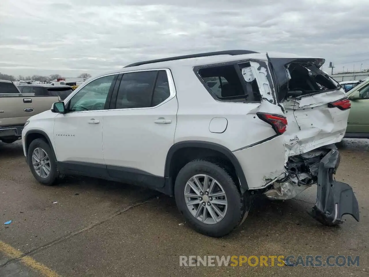 2 fotografías del automóvil dañado 1GNEVHKWXNJ126219 CHEVROLET TRAVERSE 2022