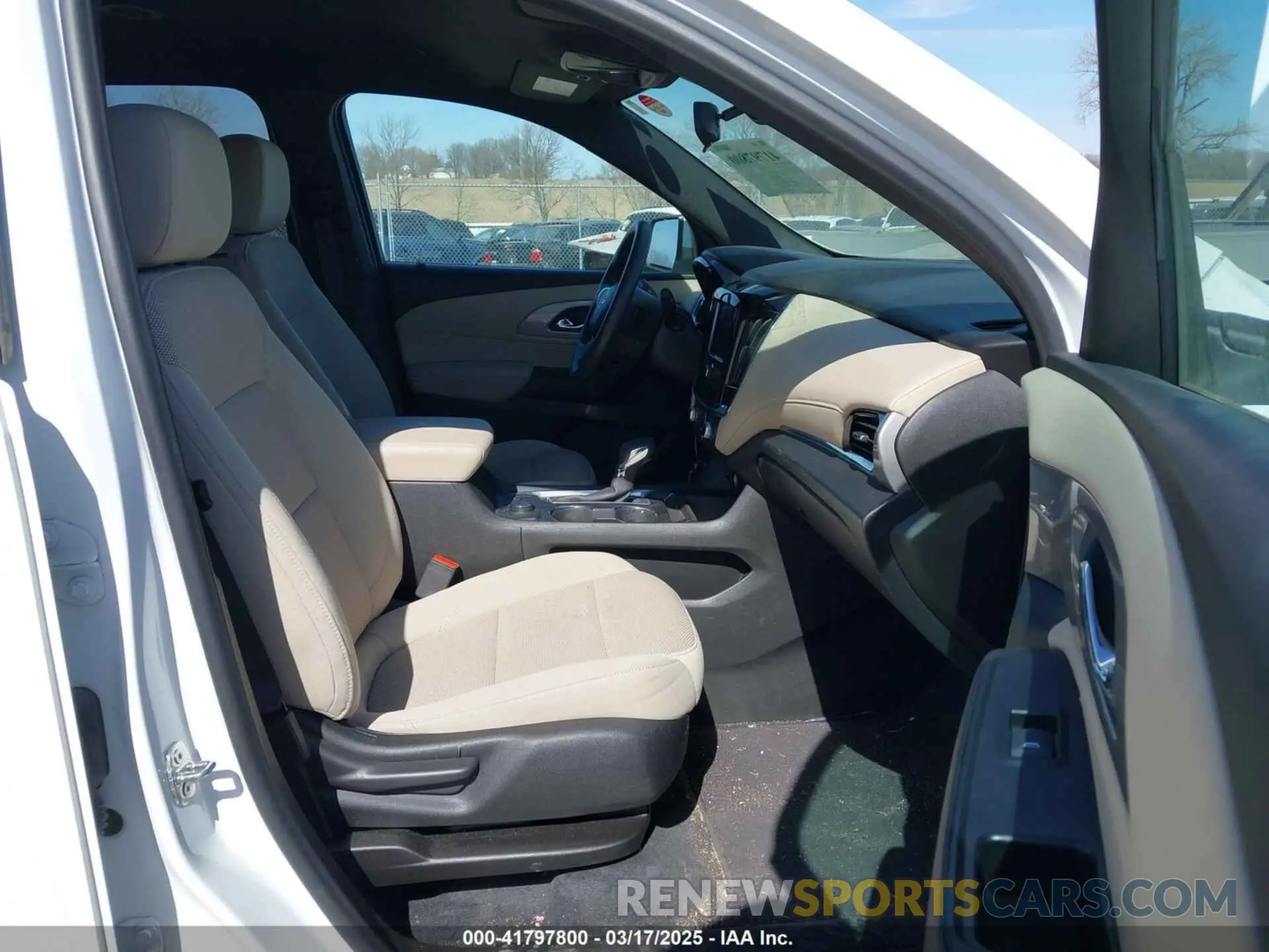5 fotografías del automóvil dañado 1GNEVLKWXNJ102005 CHEVROLET TRAVERSE 2022