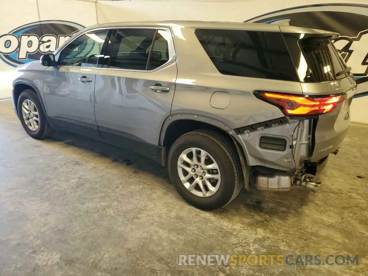 2 fotografías del automóvil dañado 1GNERFKW2PJ235009 CHEVROLET TRAVERSE 2023