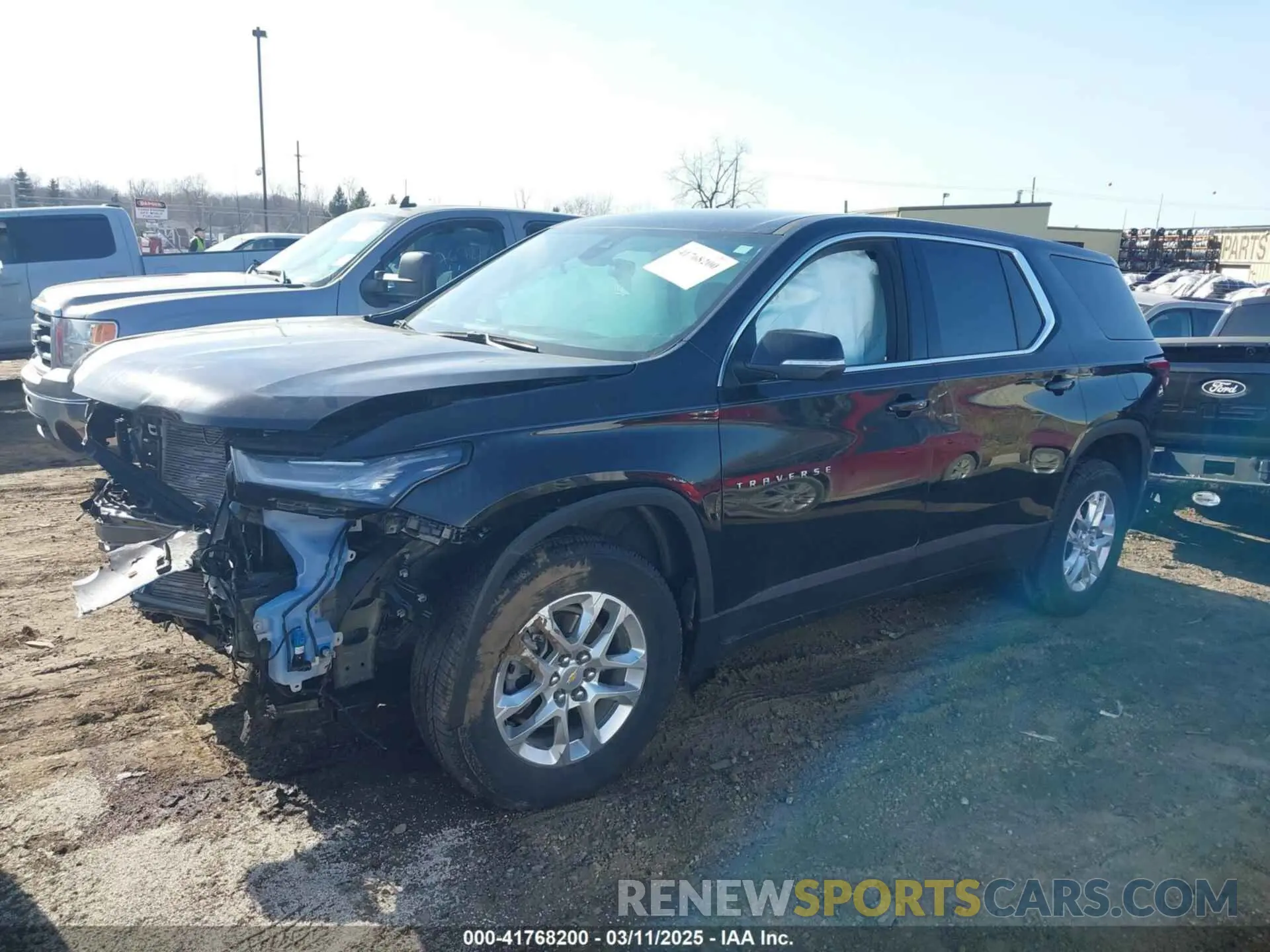 2 fotografías del automóvil dañado 1GNERFKW2PJ320318 CHEVROLET TRAVERSE 2023