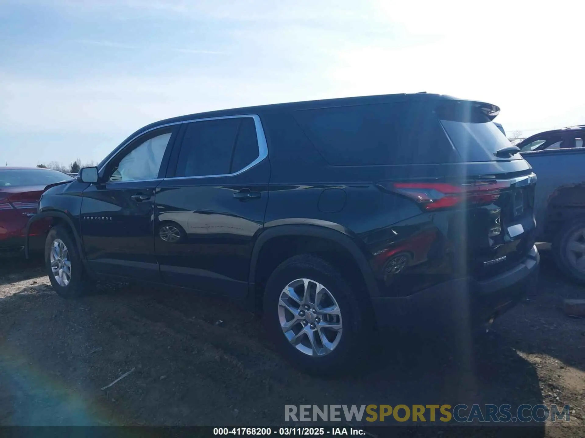 3 fotografías del automóvil dañado 1GNERFKW2PJ320318 CHEVROLET TRAVERSE 2023