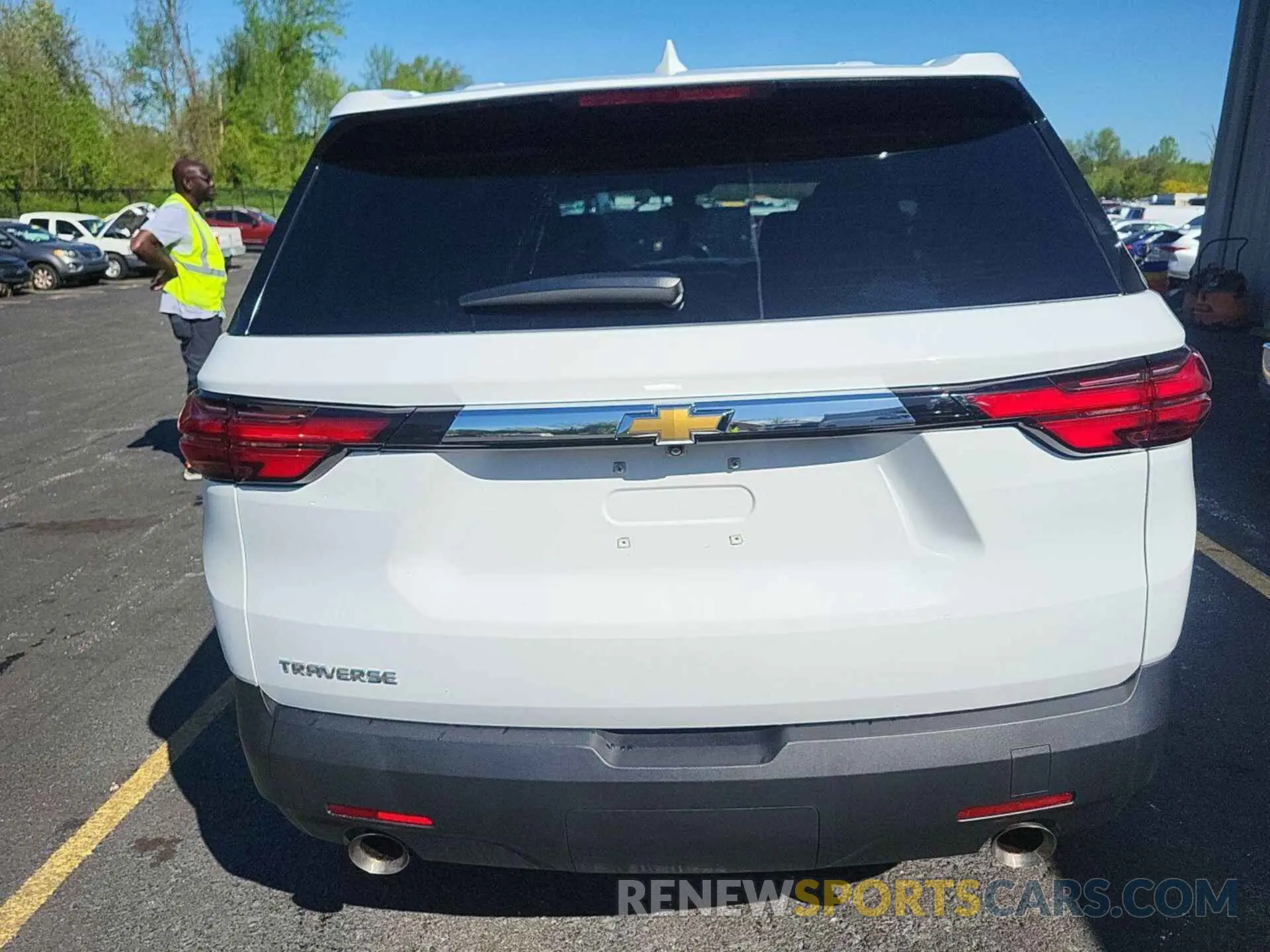 16 fotografías del automóvil dañado 1GNERFKW3PJ114117 CHEVROLET TRAVERSE 2023