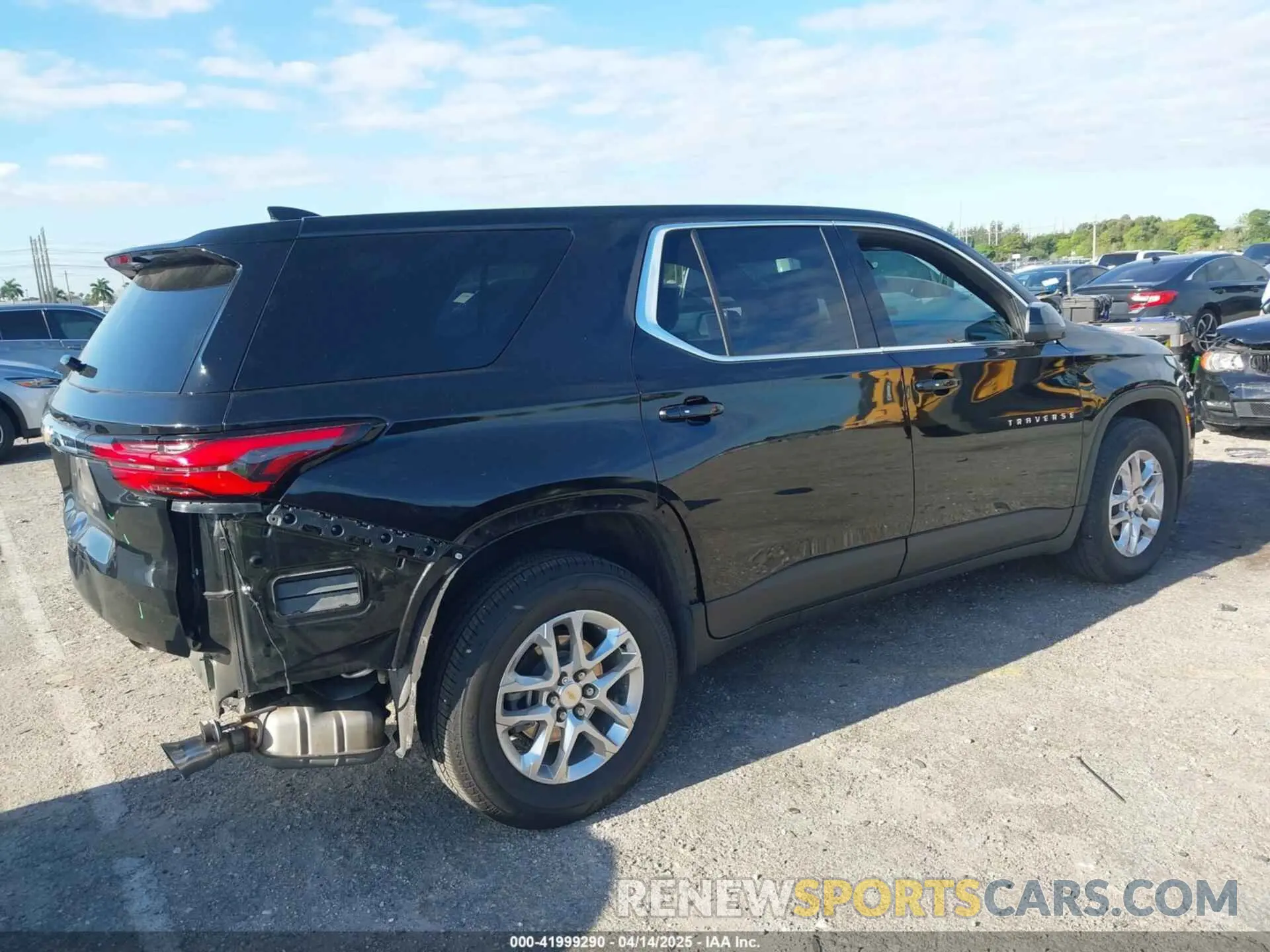 4 fotografías del automóvil dañado 1GNERFKW3PJ167383 CHEVROLET TRAVERSE 2023