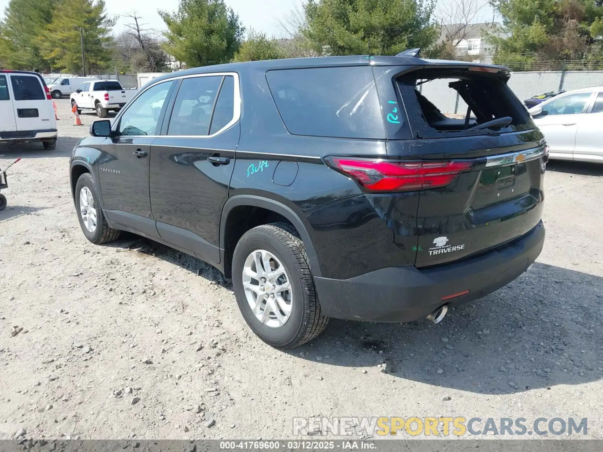 3 fotografías del automóvil dañado 1GNERFKW7PJ327409 CHEVROLET TRAVERSE 2023