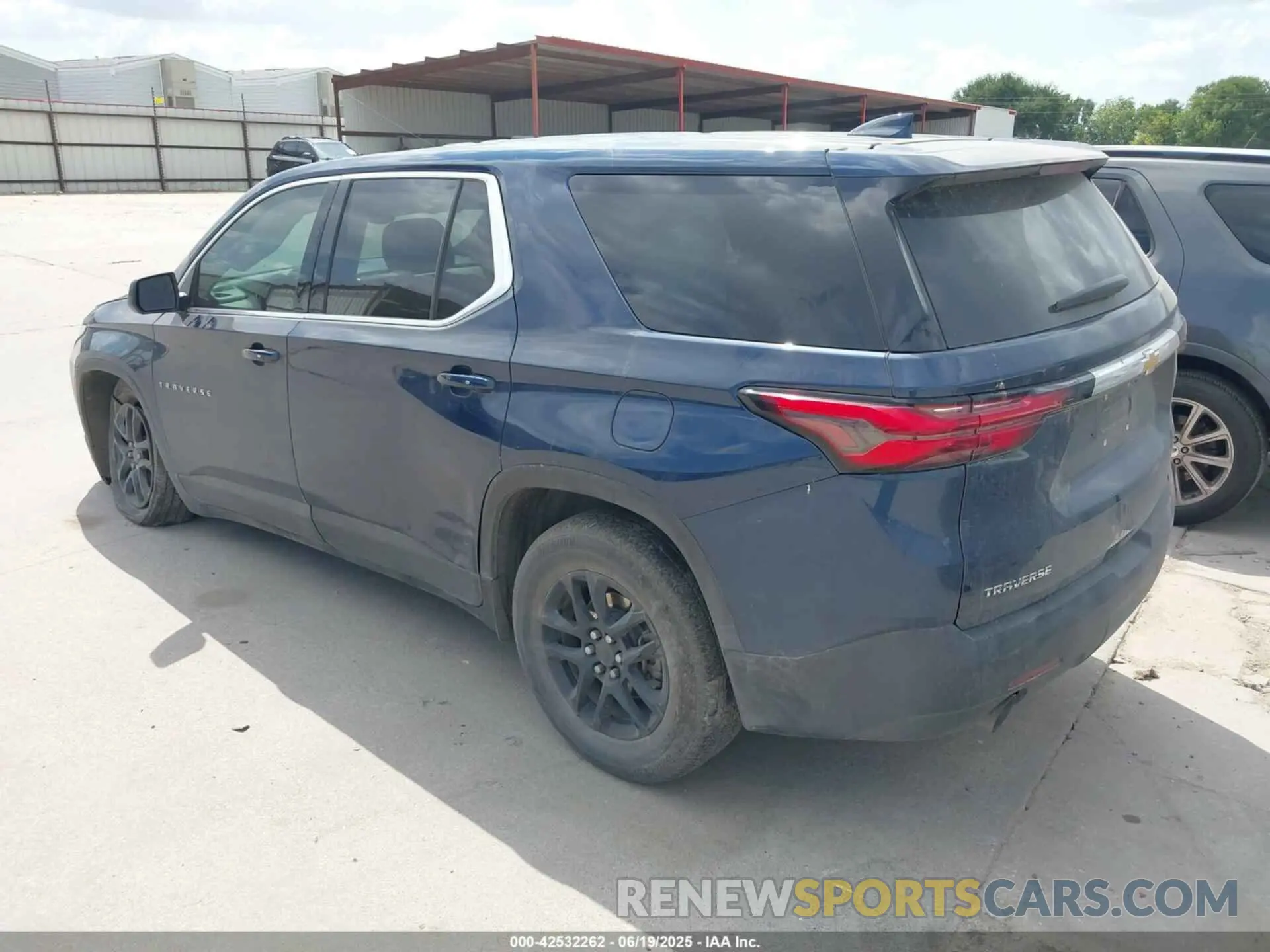 3 fotografías del automóvil dañado 1GNERFKW8PJ226038 CHEVROLET TRAVERSE 2023