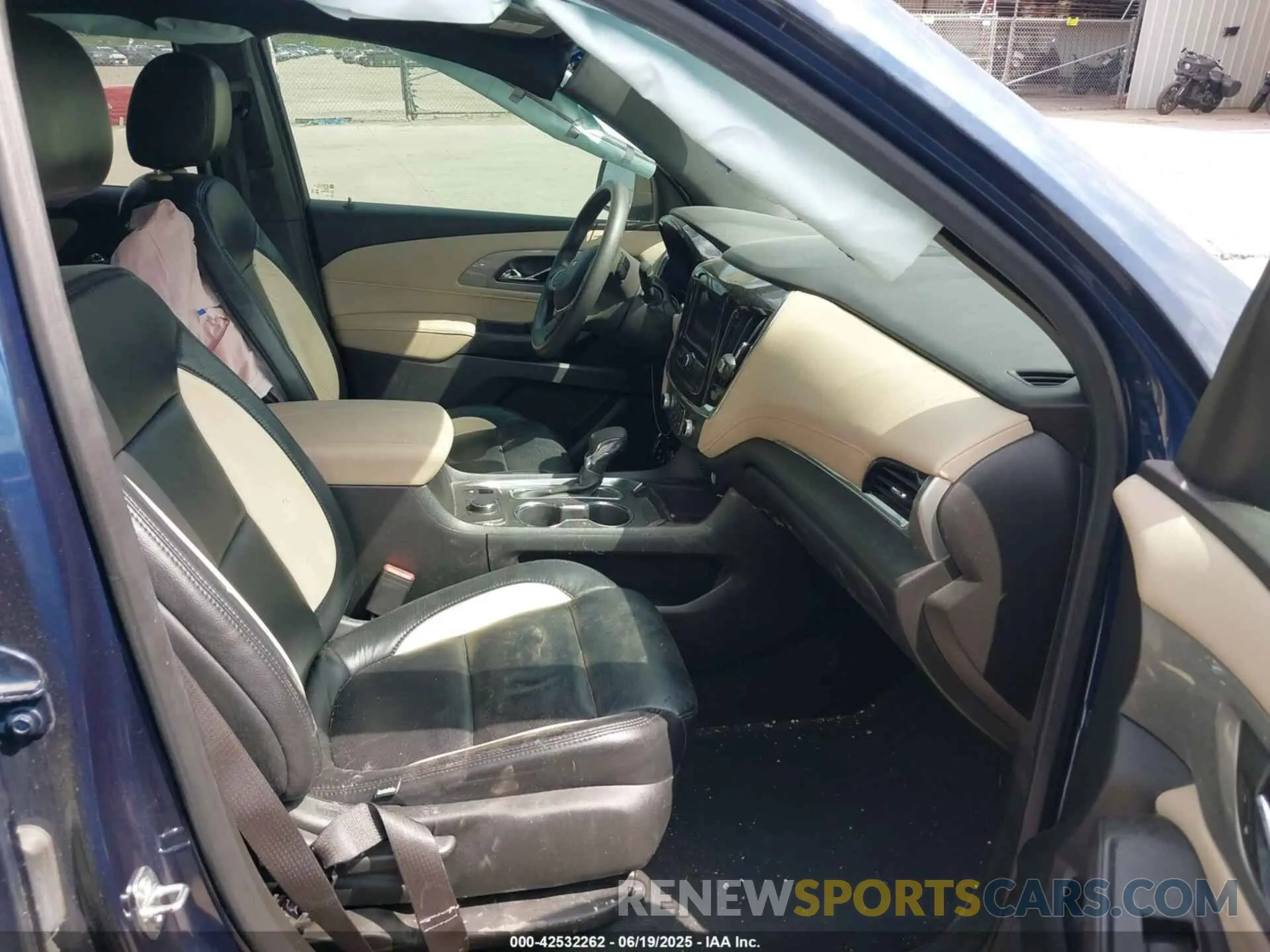 5 fotografías del automóvil dañado 1GNERFKW8PJ226038 CHEVROLET TRAVERSE 2023