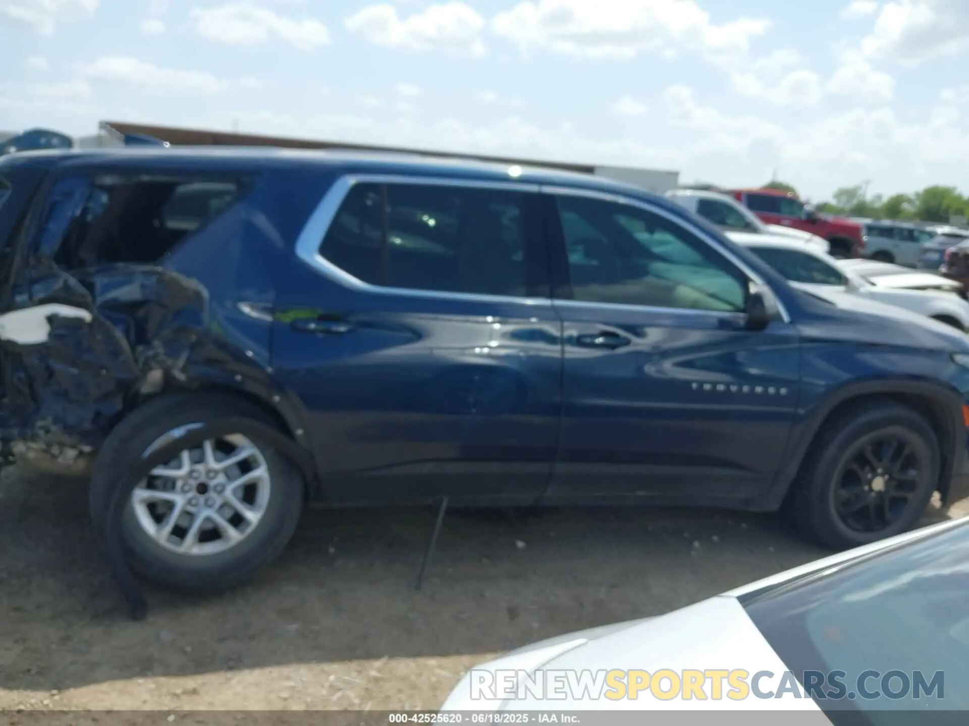 13 fotografías del automóvil dañado 1GNERFKWXPJ233296 CHEVROLET TRAVERSE 2023