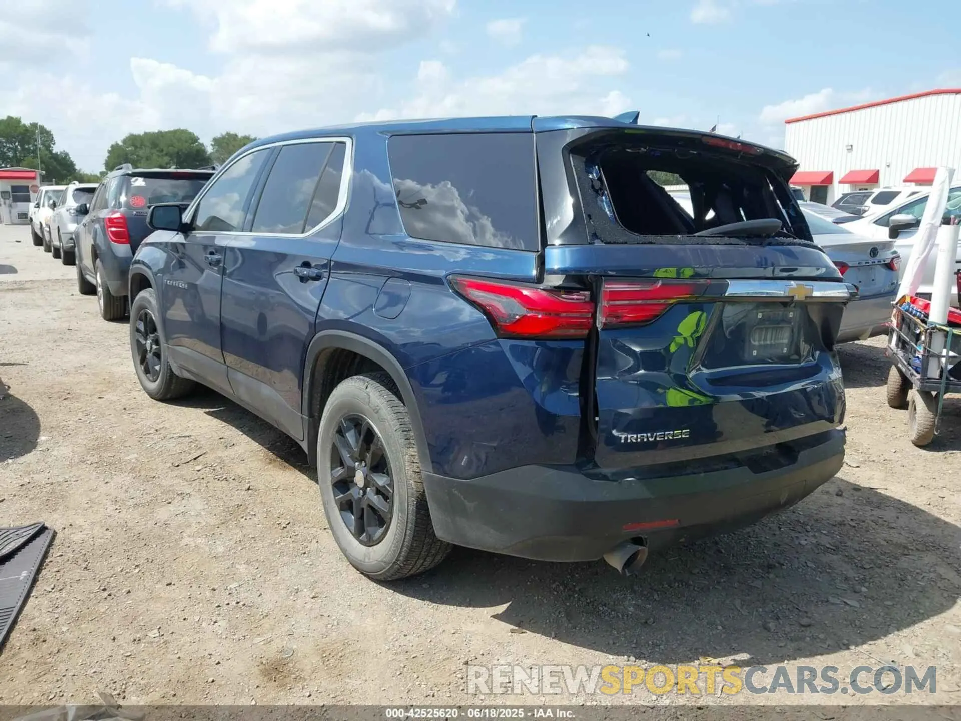 3 fotografías del automóvil dañado 1GNERFKWXPJ233296 CHEVROLET TRAVERSE 2023