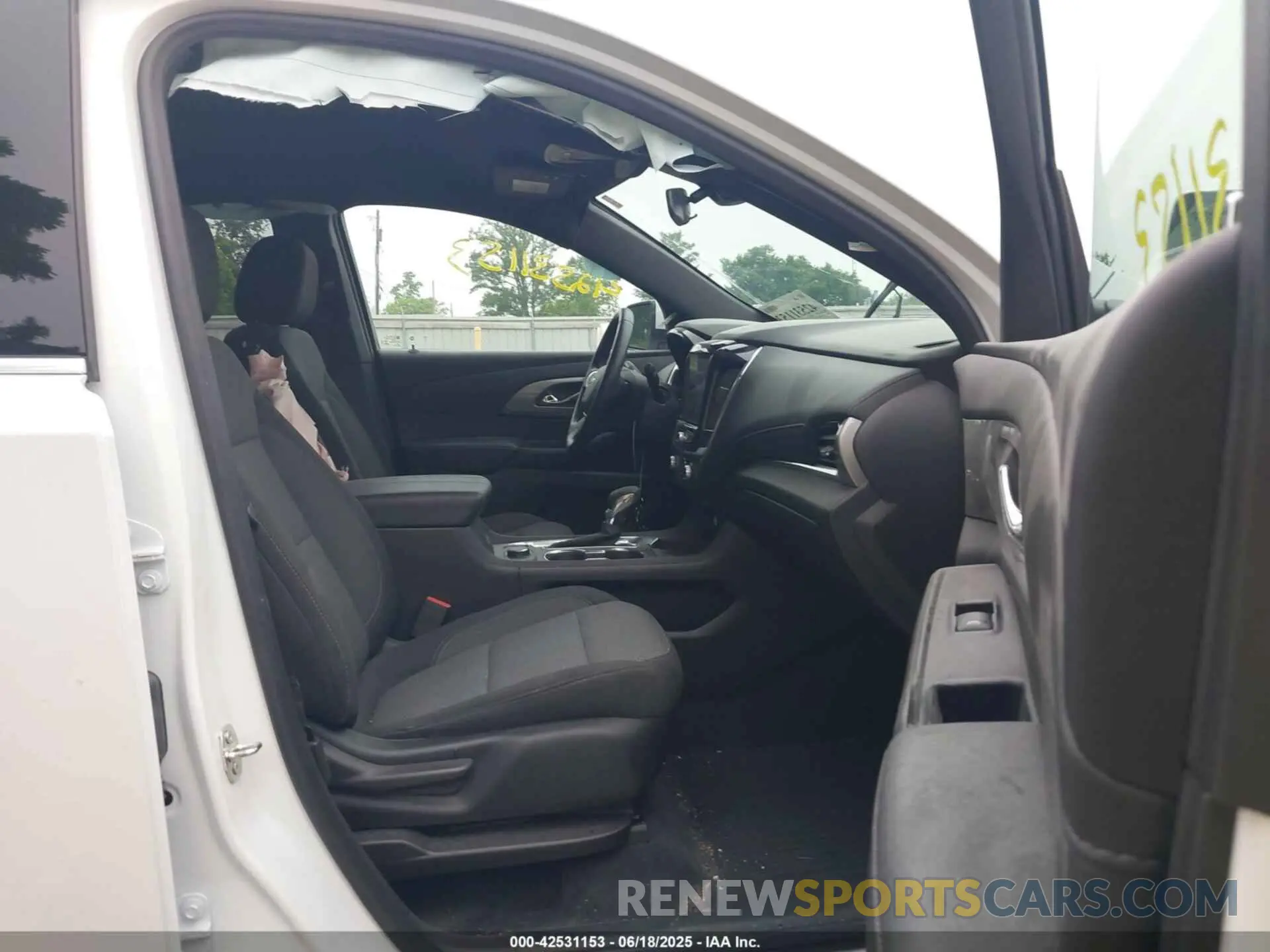 5 fotografías del automóvil dañado 1GNERGKW0PJ175592 CHEVROLET TRAVERSE 2023