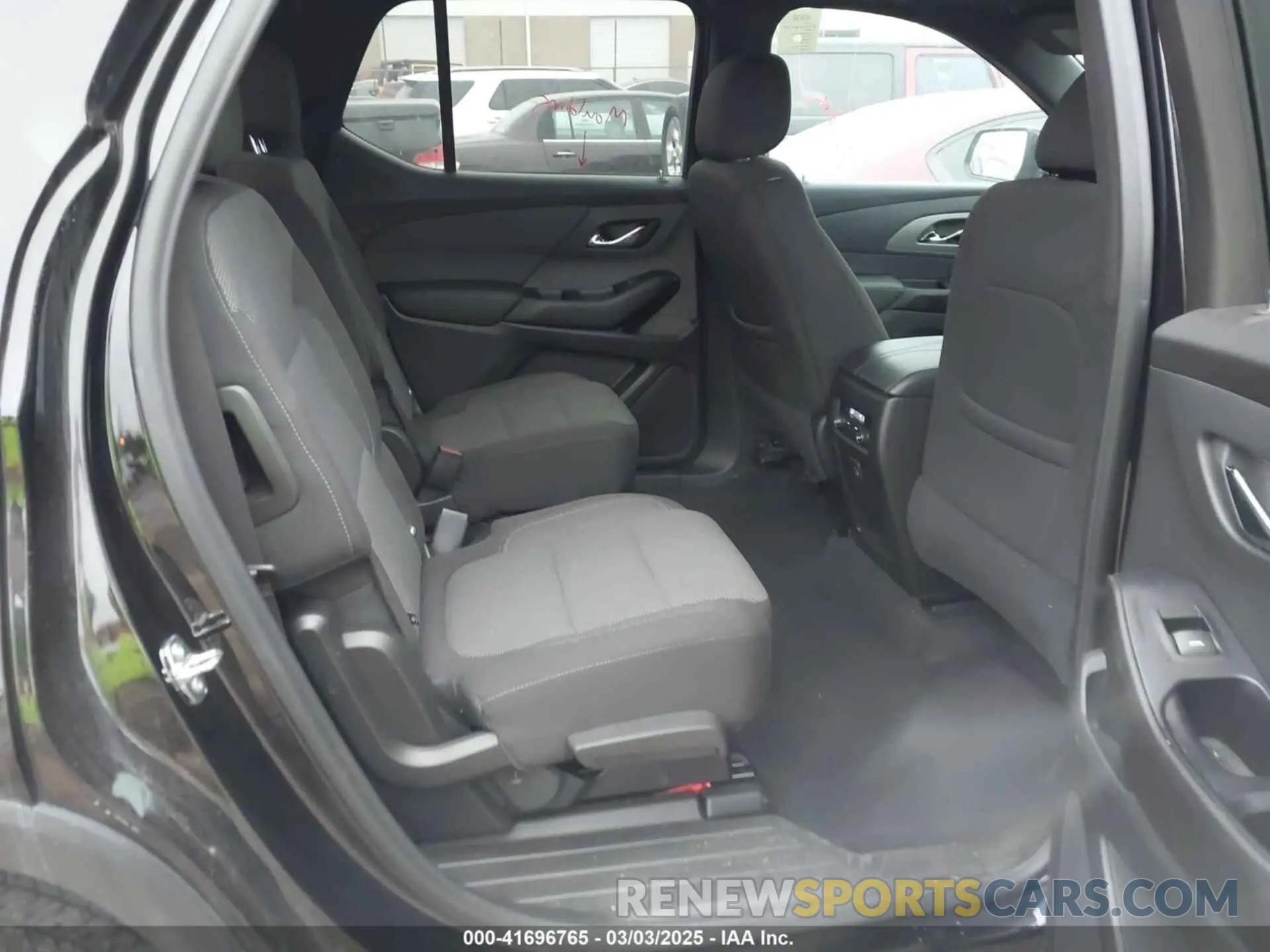 8 fotografías del automóvil dañado 1GNERGKW0PJ284280 CHEVROLET TRAVERSE 2023