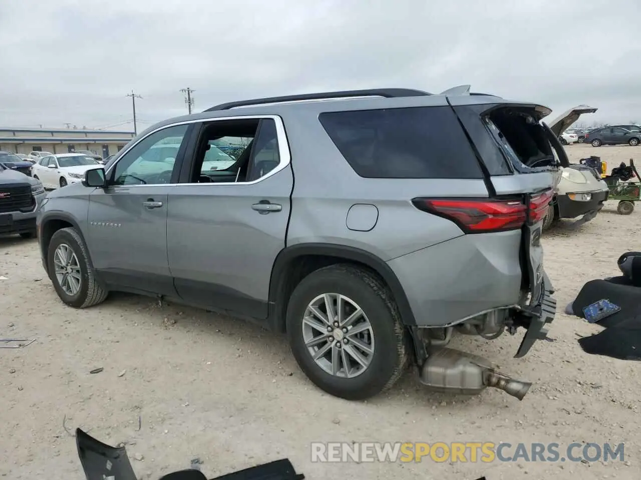 2 fotografías del automóvil dañado 1GNERGKW0PJ292007 CHEVROLET TRAVERSE 2023
