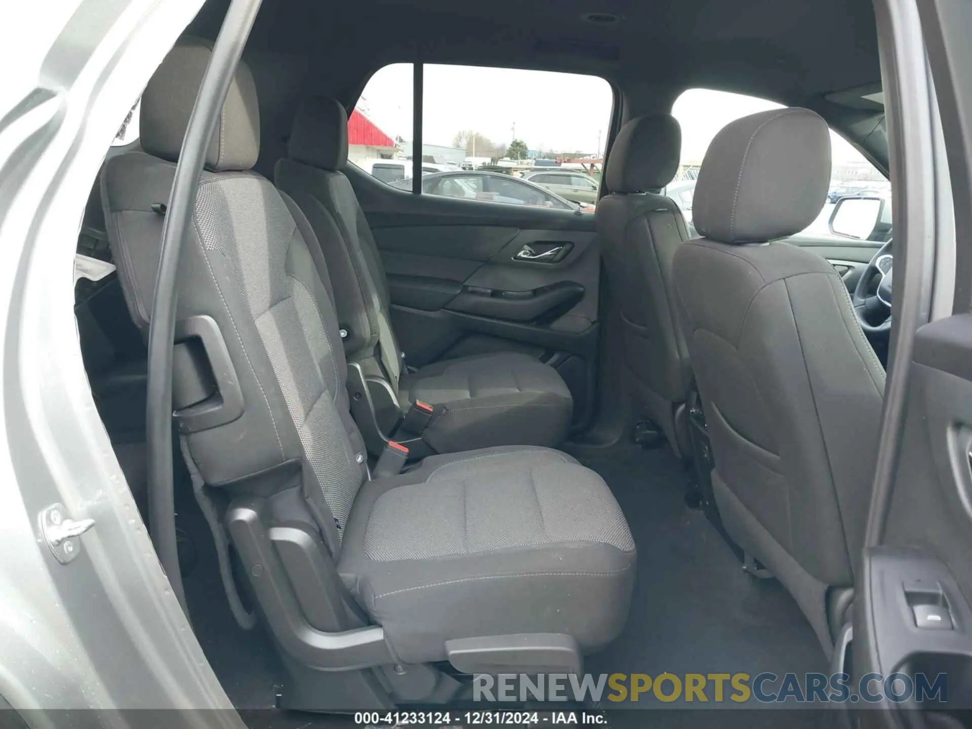 8 fotografías del automóvil dañado 1GNERGKW0PJ339312 CHEVROLET TRAVERSE 2023