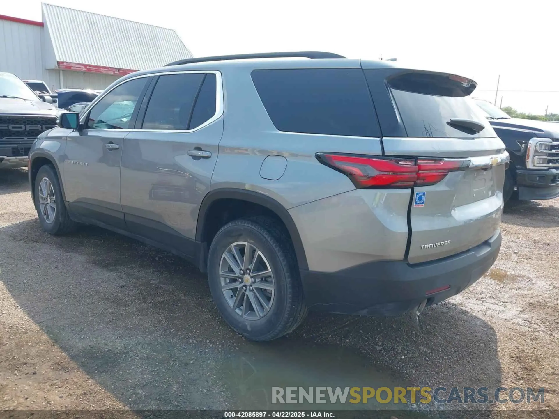 3 fotografías del automóvil dañado 1GNERGKW2PJ259218 CHEVROLET TRAVERSE 2023
