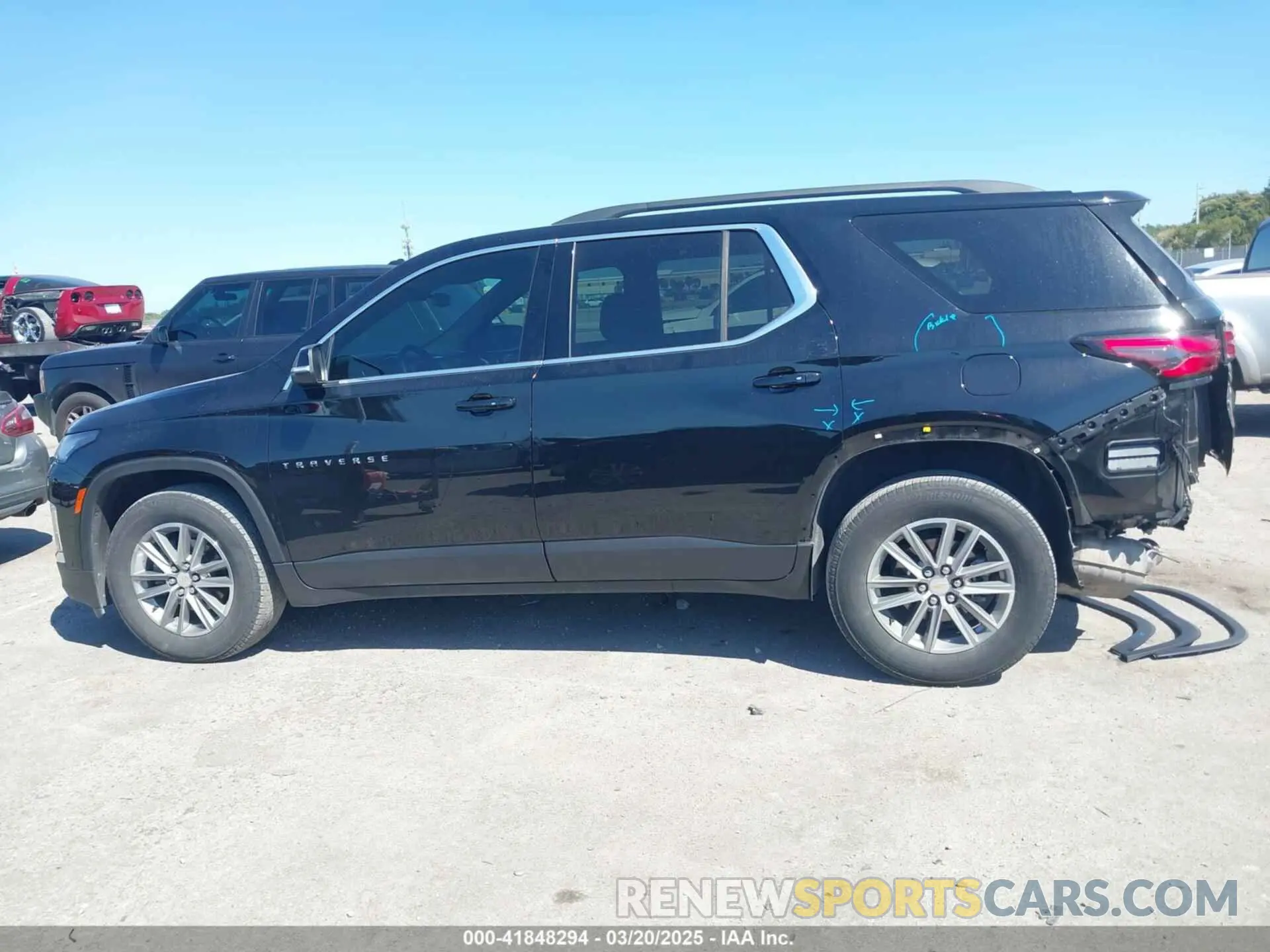 15 fotografías del automóvil dañado 1GNERGKW2PJ289979 CHEVROLET TRAVERSE 2023