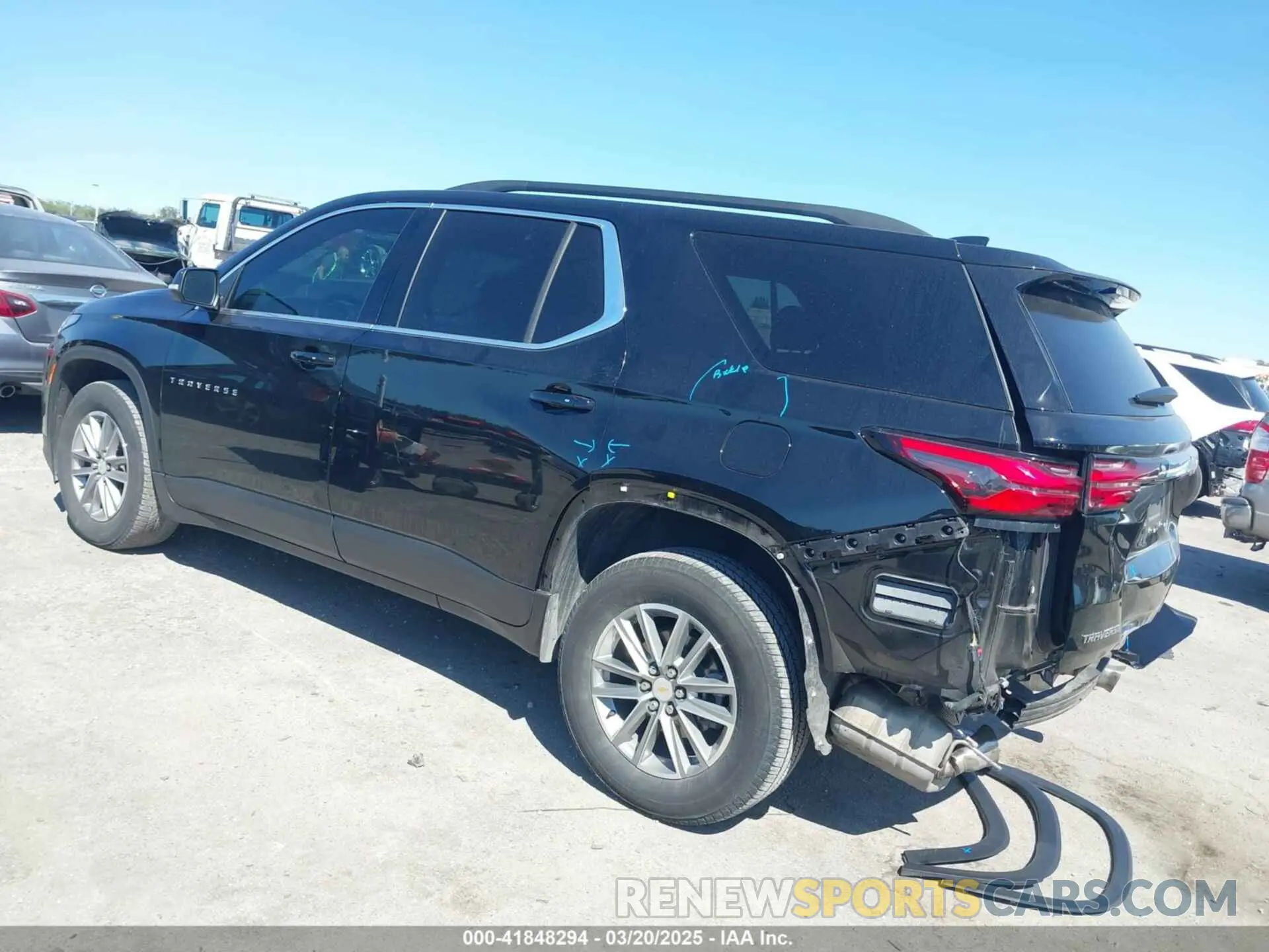 3 fotografías del automóvil dañado 1GNERGKW2PJ289979 CHEVROLET TRAVERSE 2023