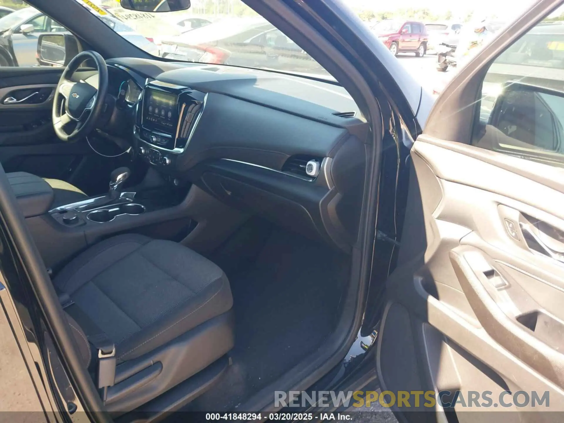 5 fotografías del automóvil dañado 1GNERGKW2PJ289979 CHEVROLET TRAVERSE 2023