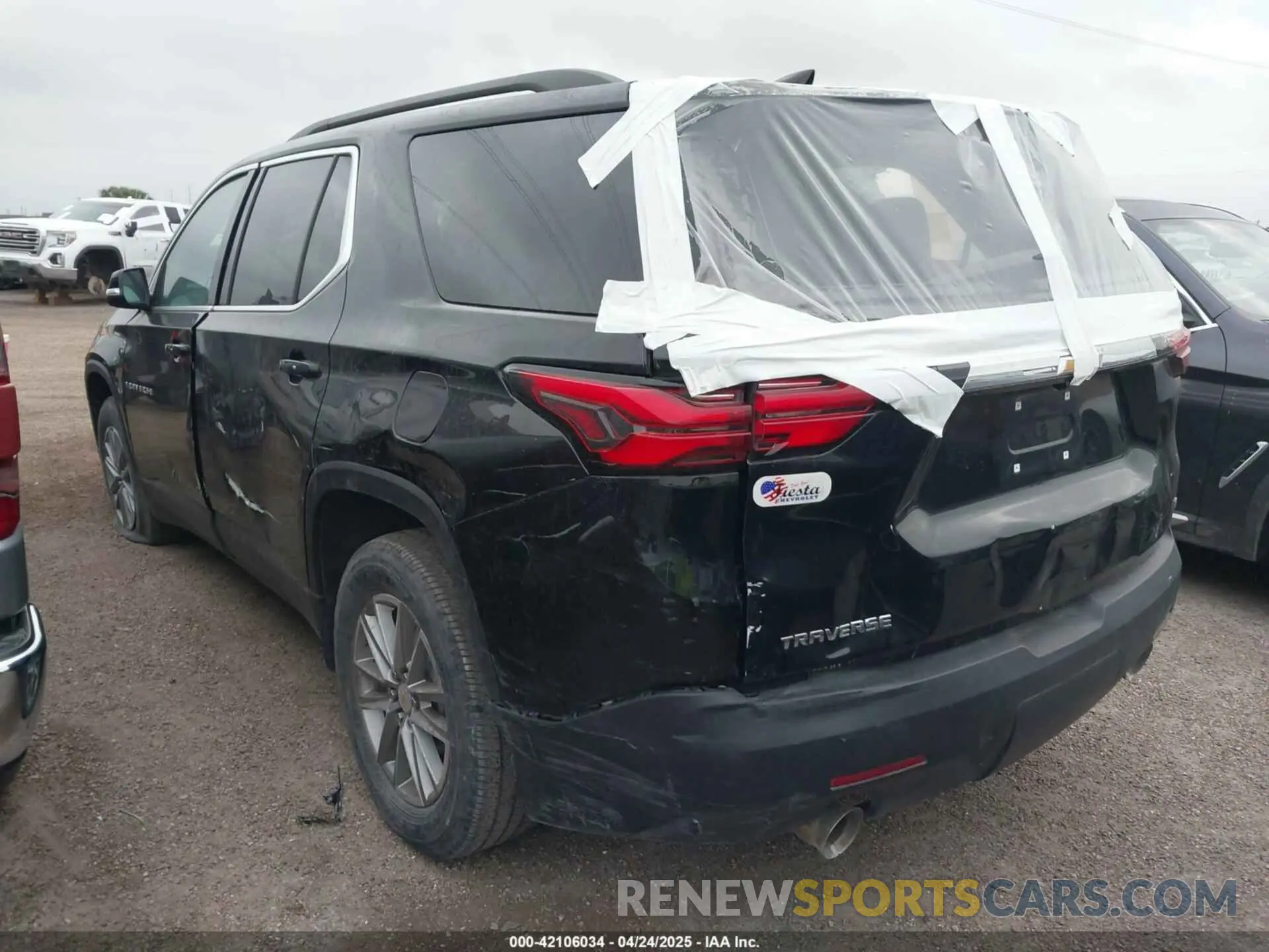 3 fotografías del automóvil dañado 1GNERGKW3PJ276061 CHEVROLET TRAVERSE 2023