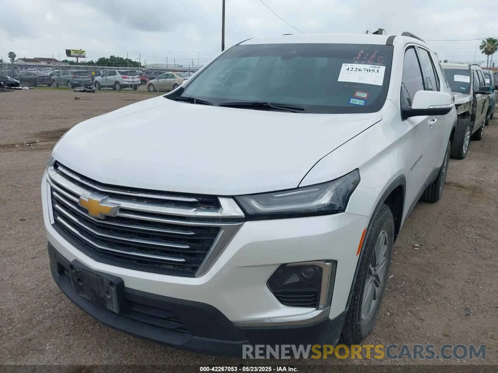 2 fotografías del automóvil dañado 1GNERGKW3PJ307535 CHEVROLET TRAVERSE 2023