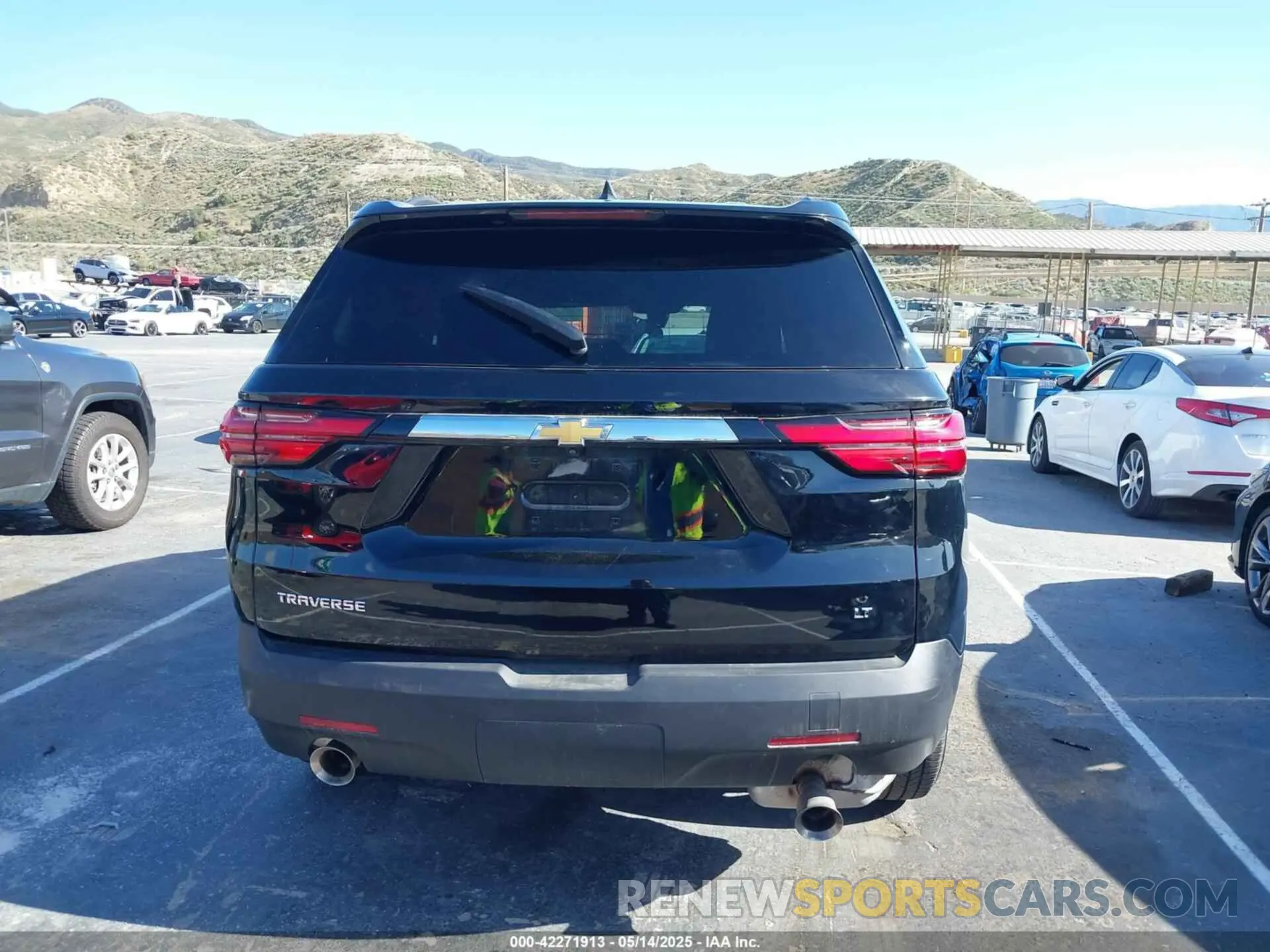 15 fotografías del automóvil dañado 1GNERGKW4PJ317961 CHEVROLET TRAVERSE 2023