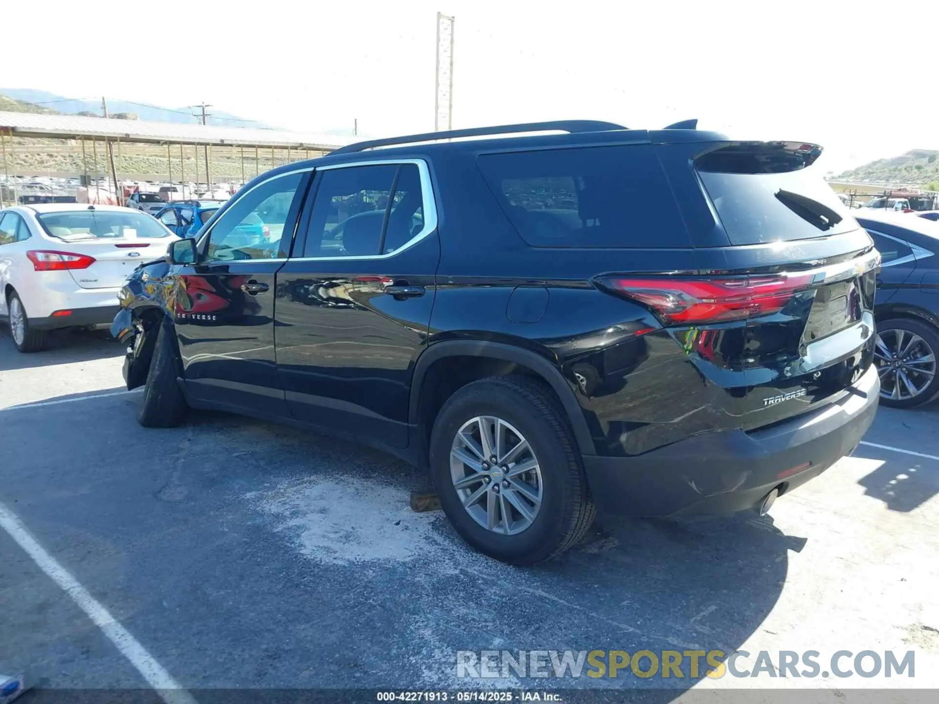 3 fotografías del automóvil dañado 1GNERGKW4PJ317961 CHEVROLET TRAVERSE 2023