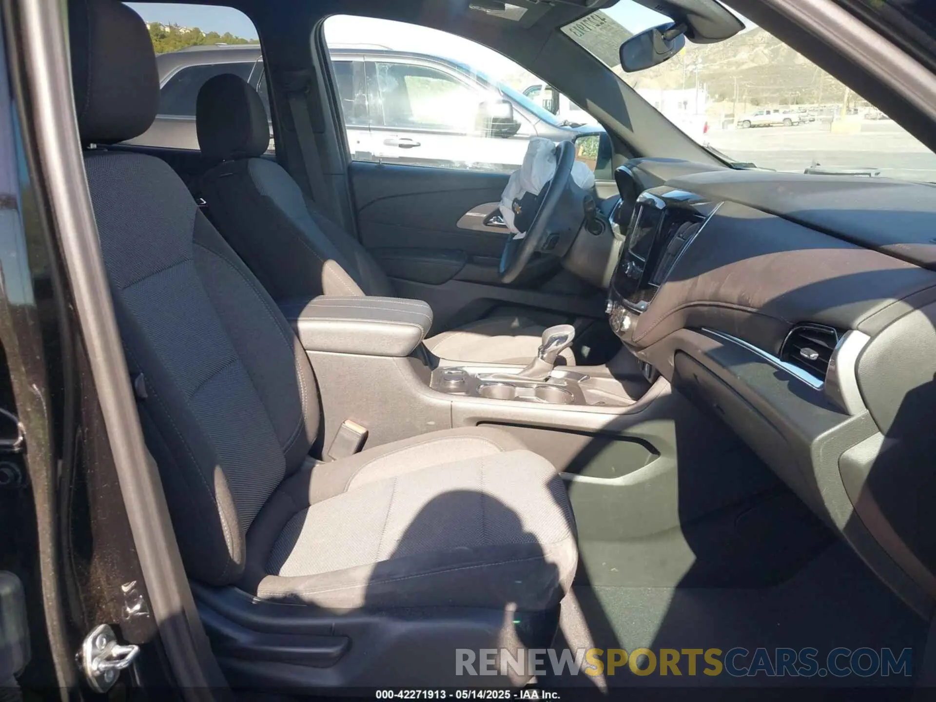 5 fotografías del automóvil dañado 1GNERGKW4PJ317961 CHEVROLET TRAVERSE 2023