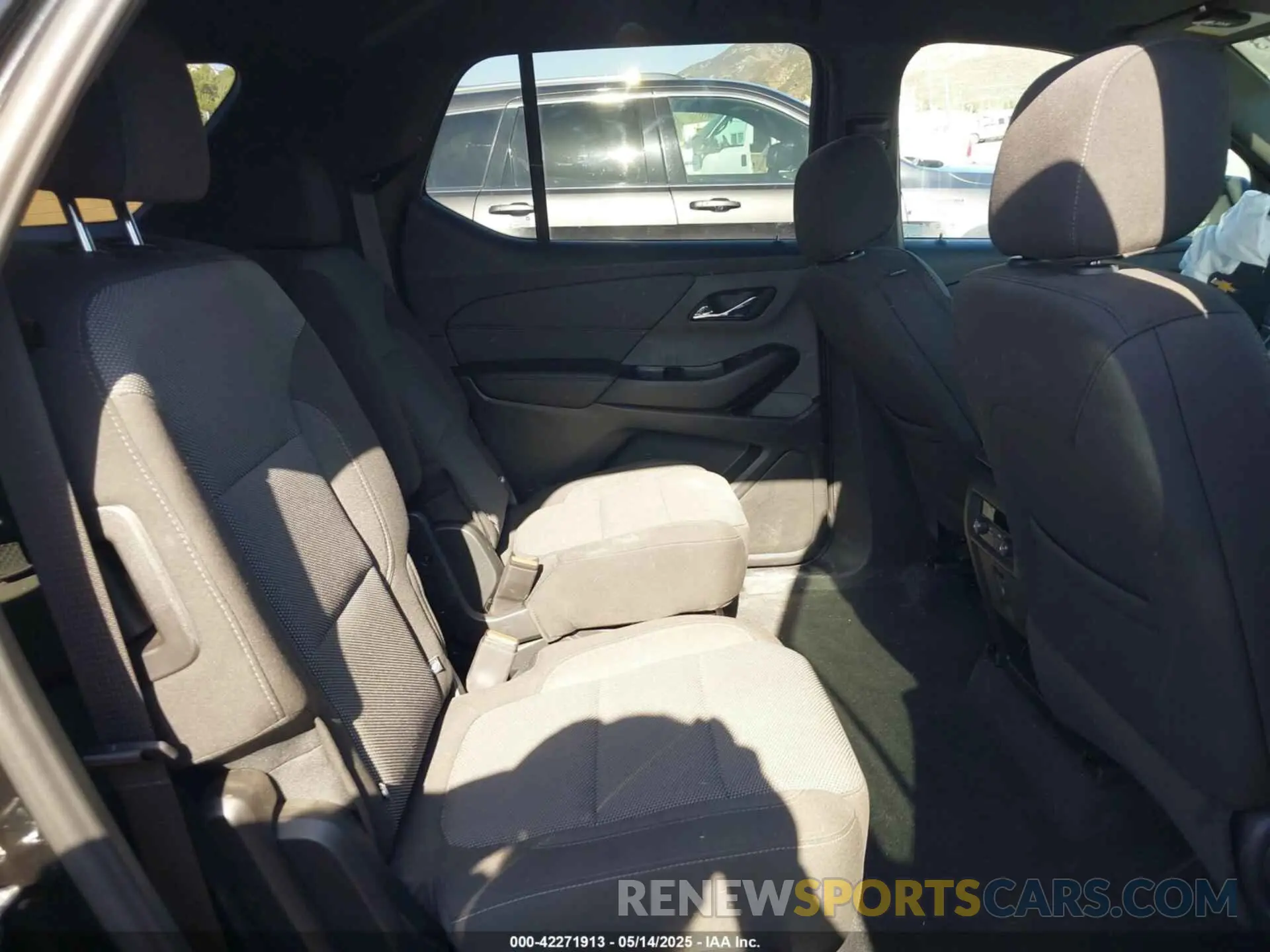 8 fotografías del automóvil dañado 1GNERGKW4PJ317961 CHEVROLET TRAVERSE 2023
