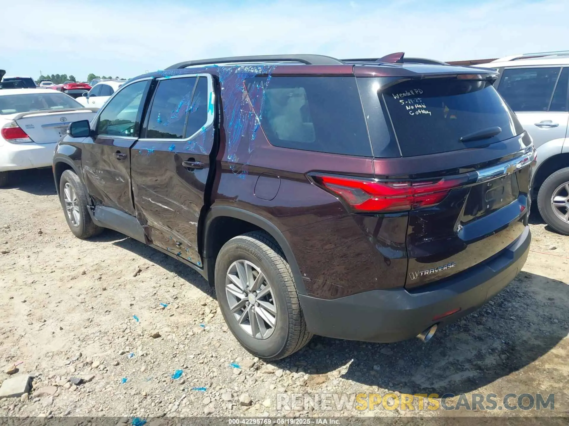 3 fotografías del automóvil dañado 1GNERGKW5PJ146637 CHEVROLET TRAVERSE 2023