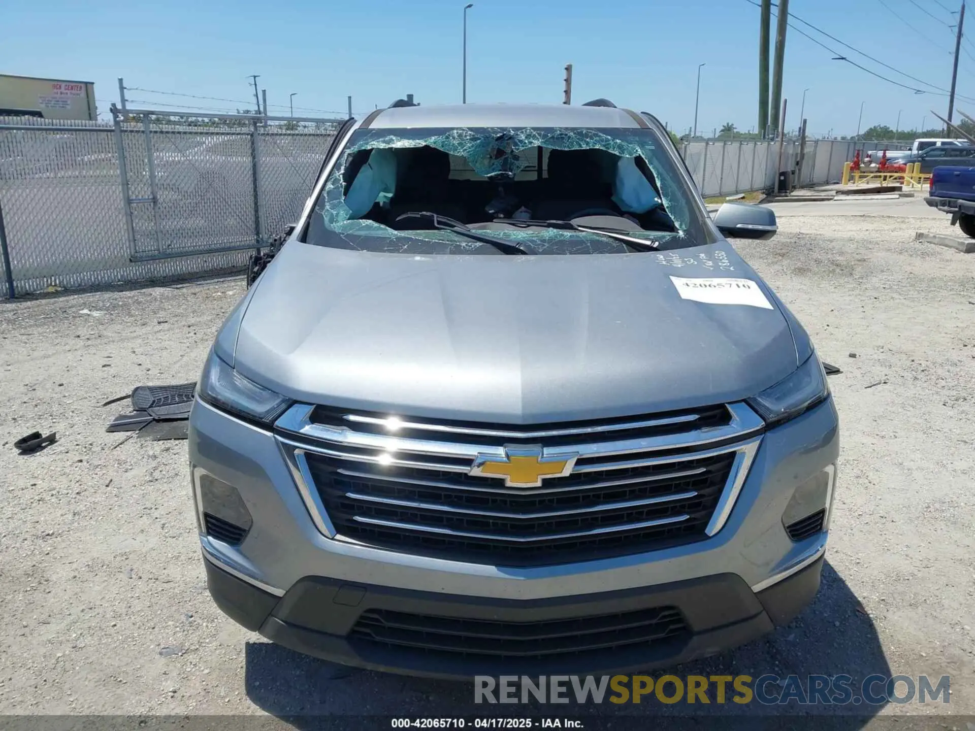 12 fotografías del automóvil dañado 1GNERGKW5PJ248875 CHEVROLET TRAVERSE 2023