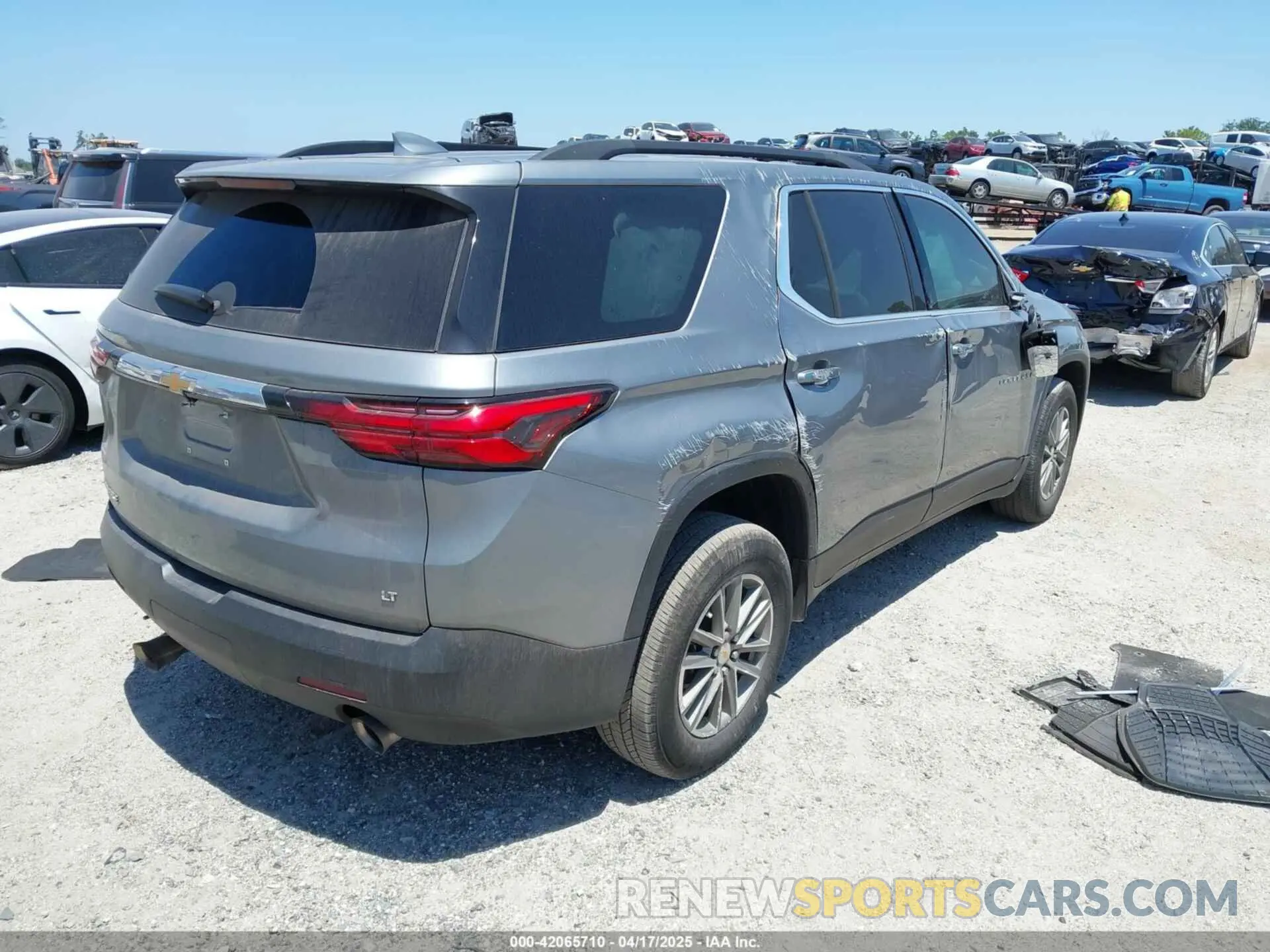 4 fotografías del automóvil dañado 1GNERGKW5PJ248875 CHEVROLET TRAVERSE 2023