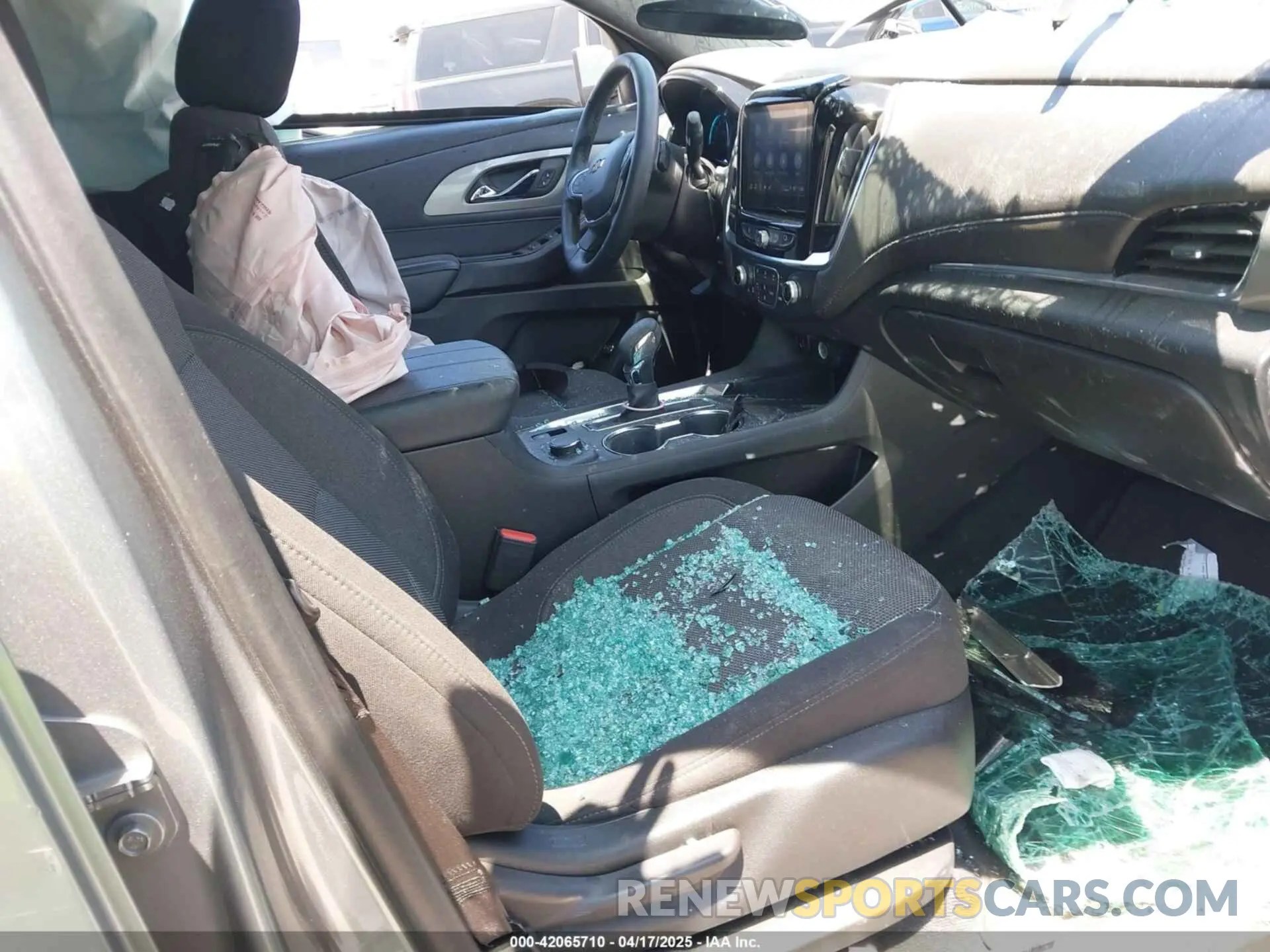 8 fotografías del automóvil dañado 1GNERGKW5PJ248875 CHEVROLET TRAVERSE 2023