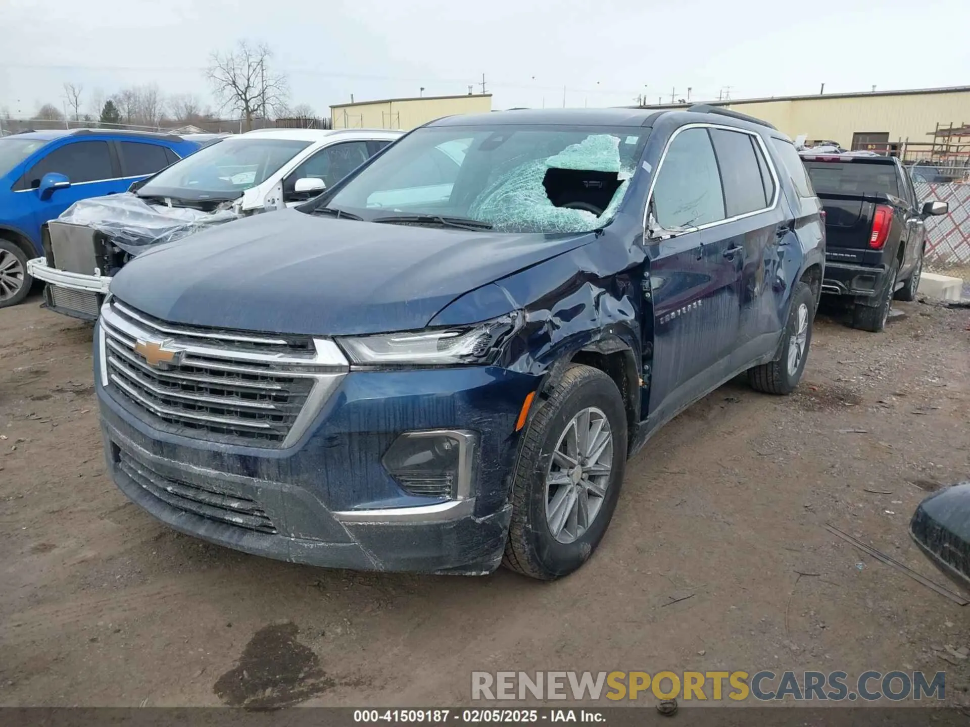 2 fotografías del automóvil dañado 1GNERGKW5PJ286607 CHEVROLET TRAVERSE 2023