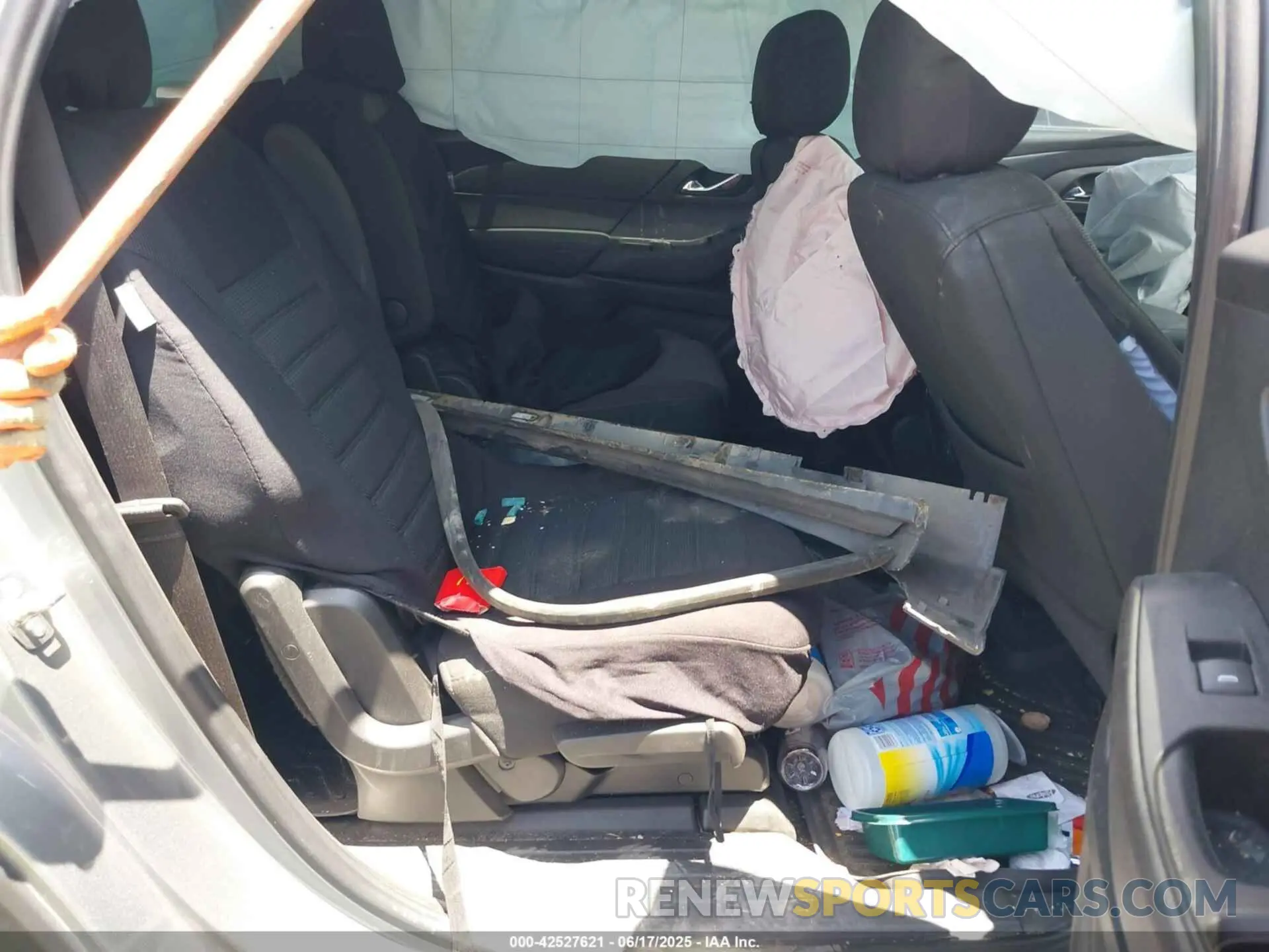 8 fotografías del automóvil dañado 1GNERGKW8PJ166414 CHEVROLET TRAVERSE 2023