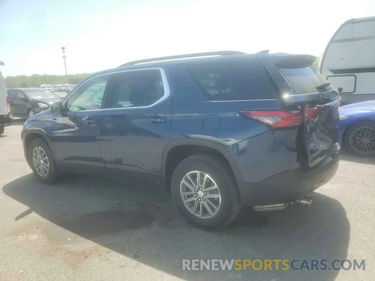 2 fotografías del automóvil dañado 1GNERGKWXPJ119711 CHEVROLET TRAVERSE 2023
