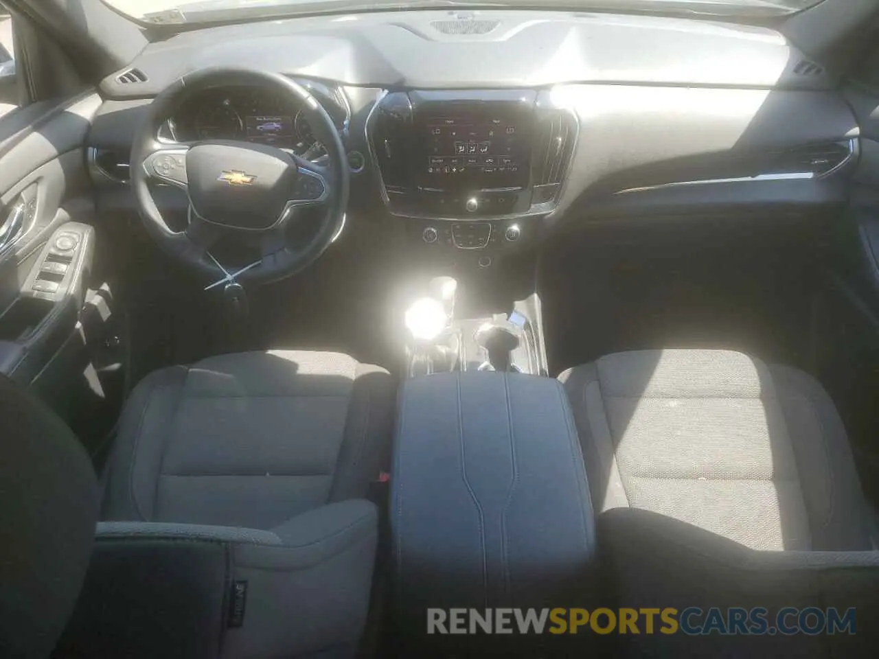 8 fotografías del automóvil dañado 1GNERGKWXPJ119711 CHEVROLET TRAVERSE 2023